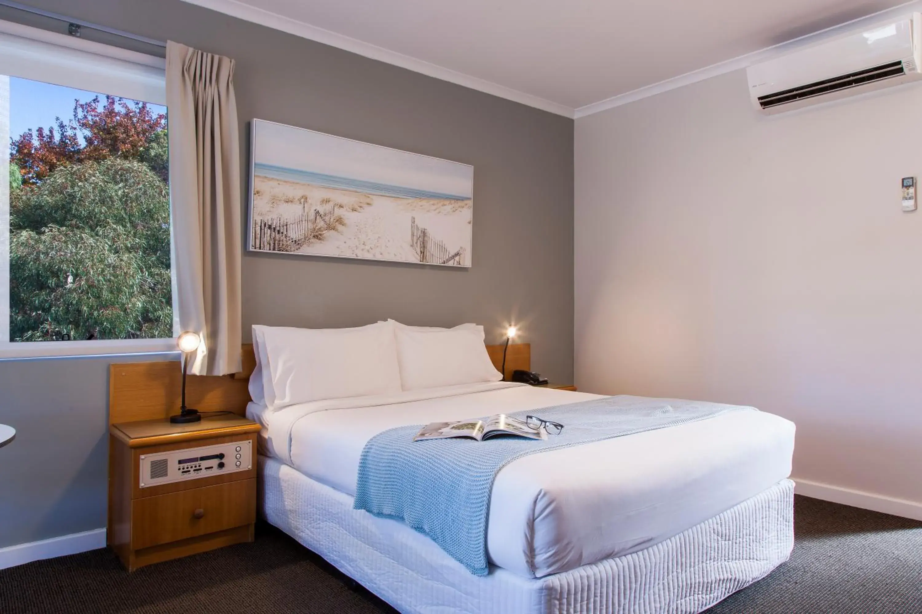 Bedroom, Bed in Kings Park Motel