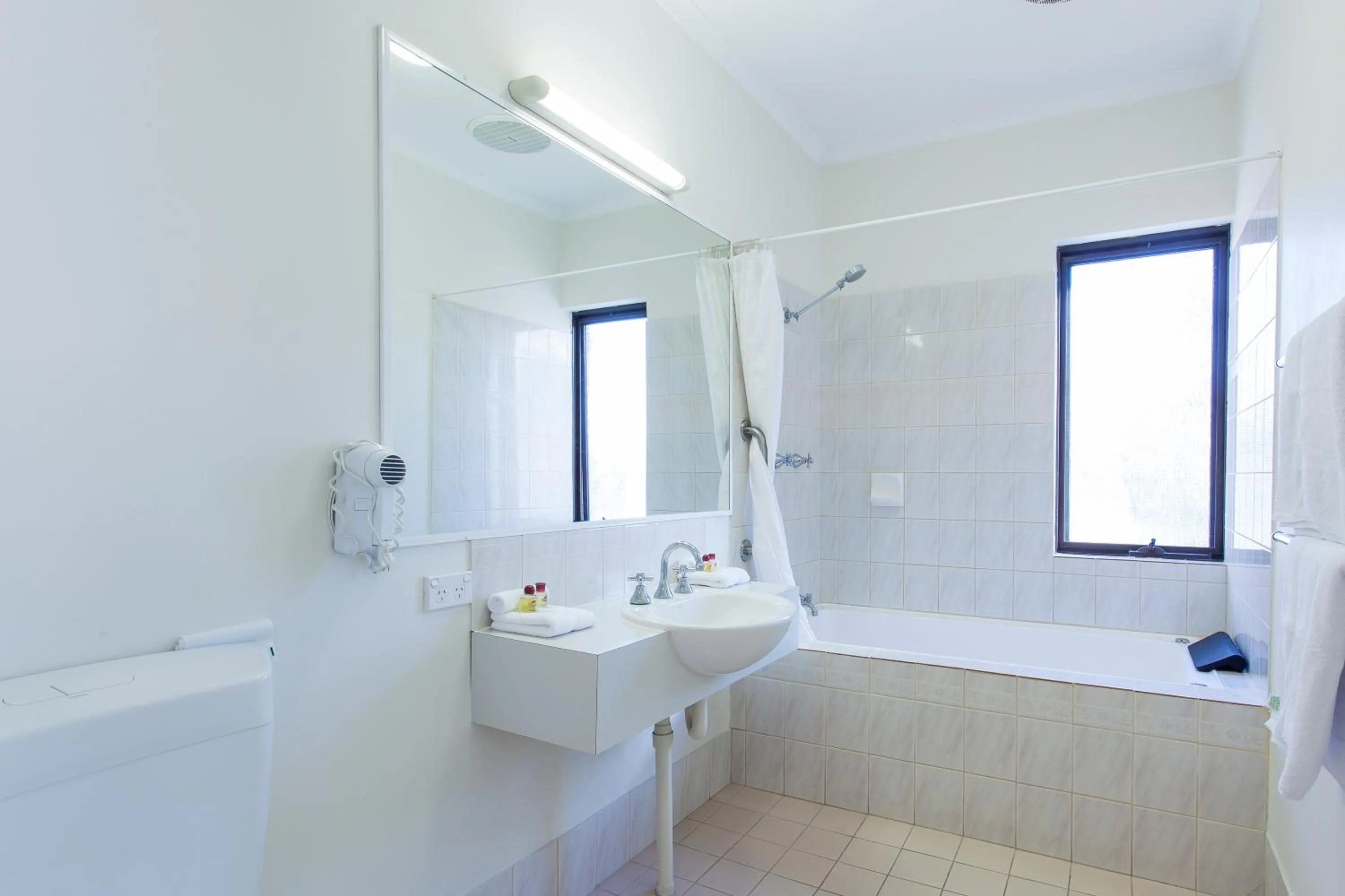 Toilet in Kings Park Motel