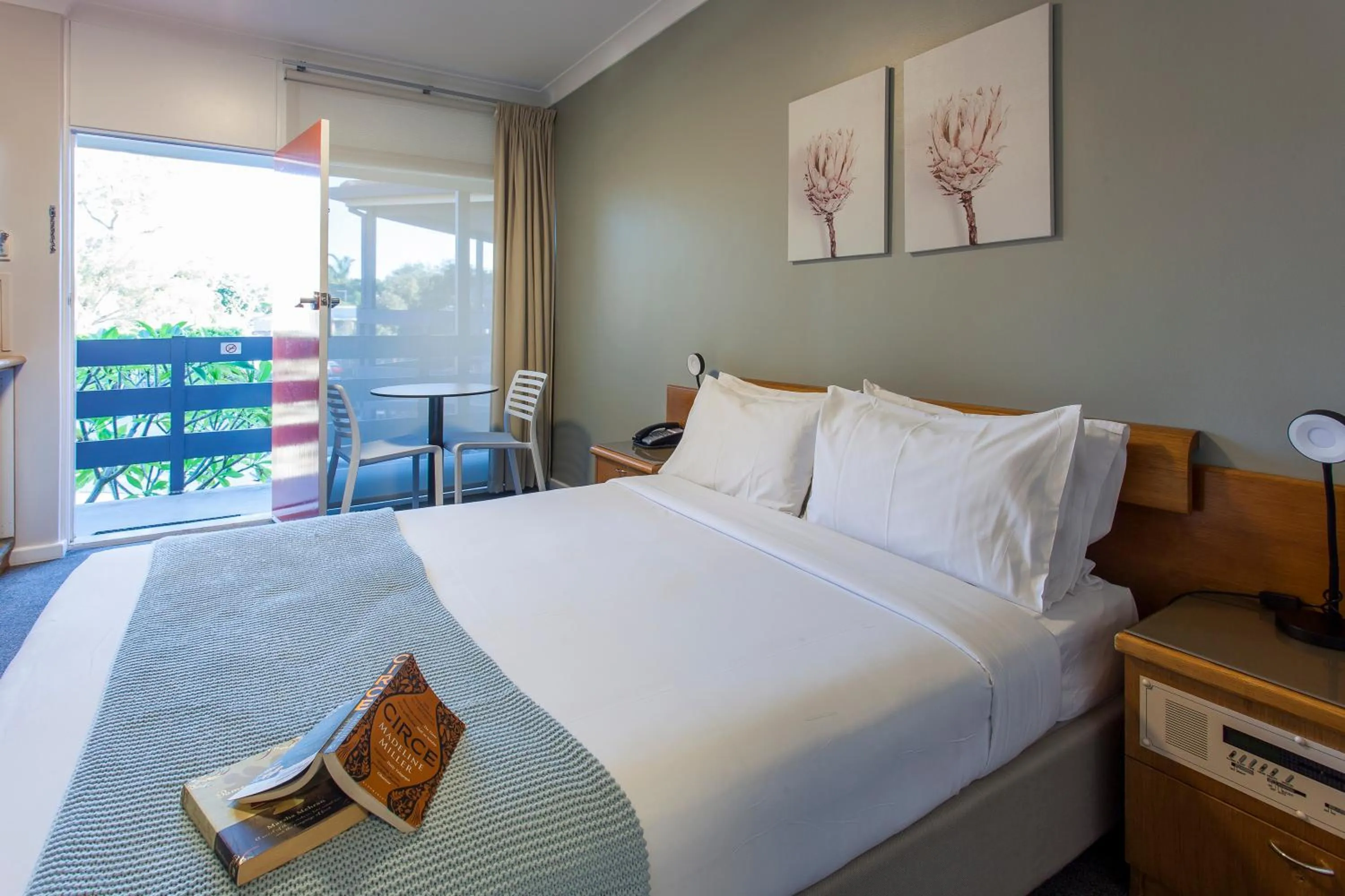 Bedroom, Bed in Kings Park Motel