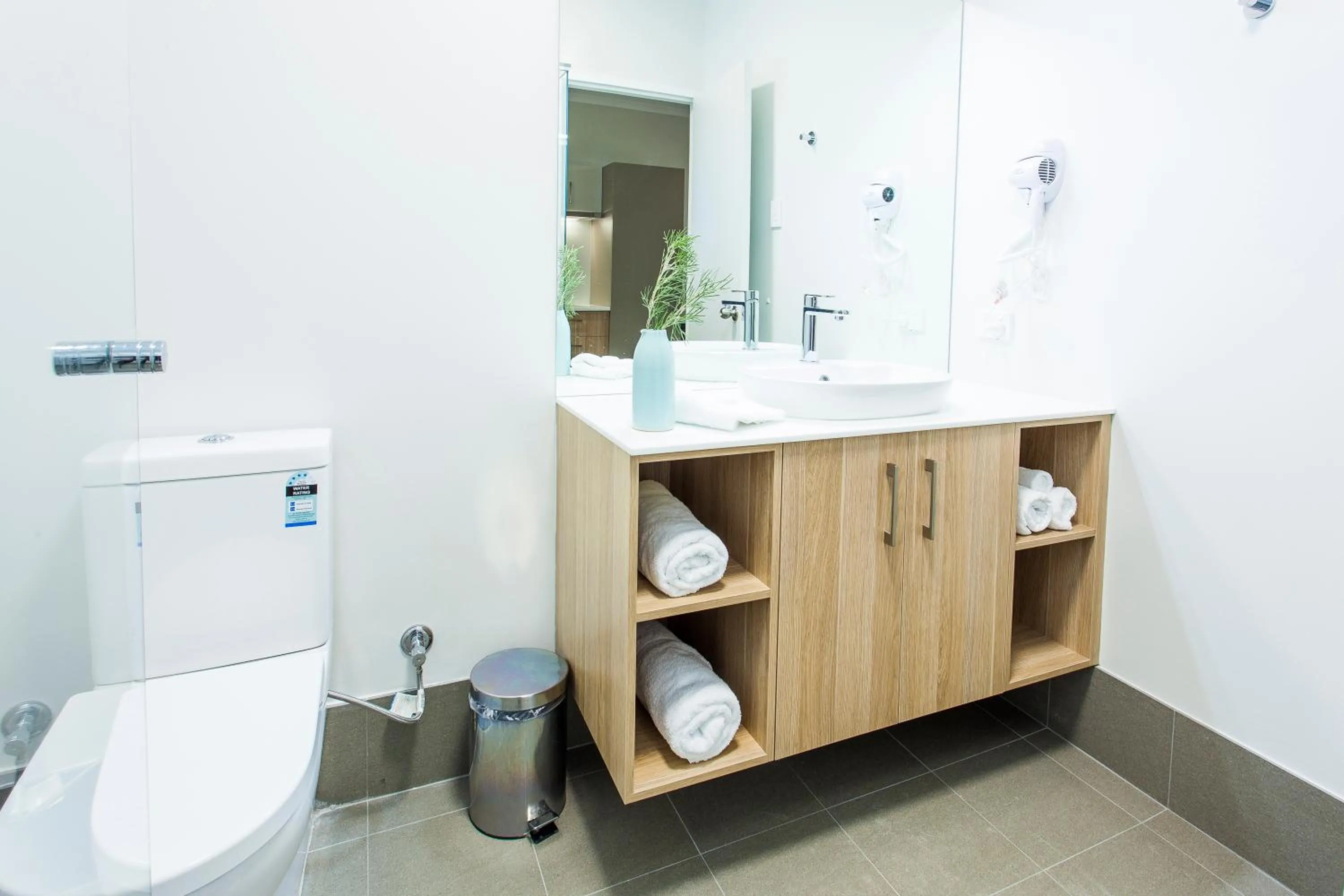 Toilet in Kings Park Motel