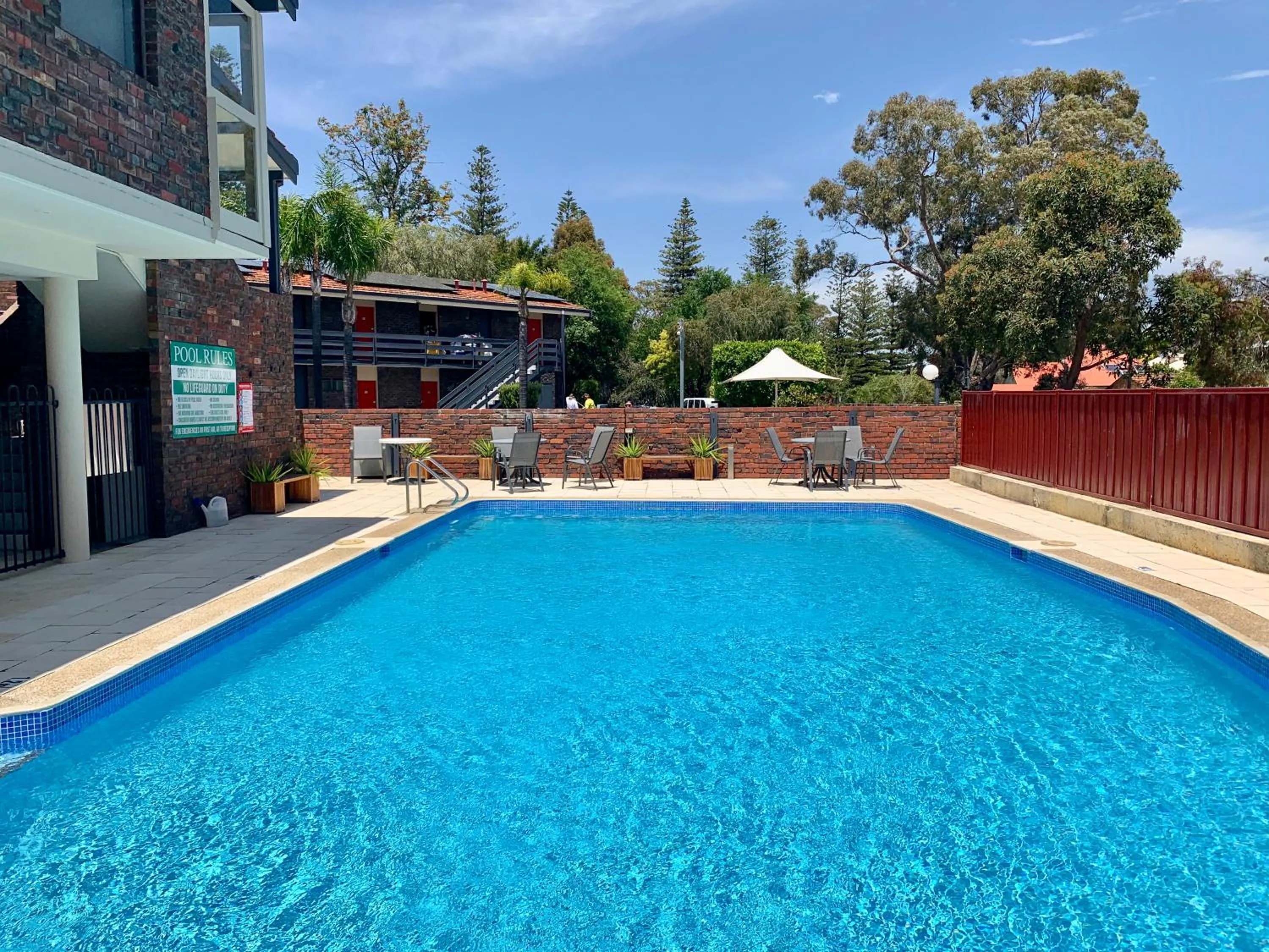 Swimming pool in Kings Park Motel