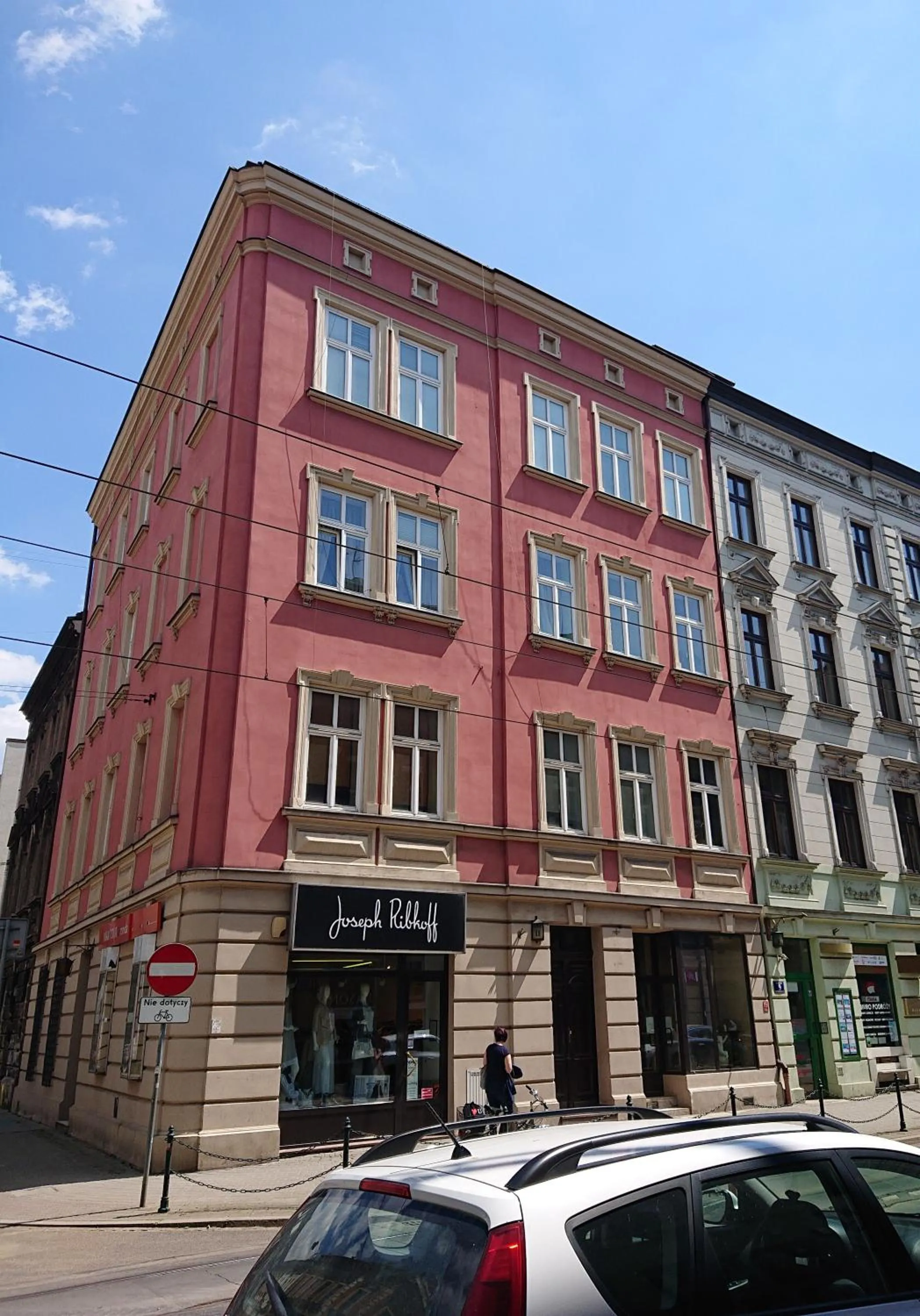 Property building in Dluga Apartments