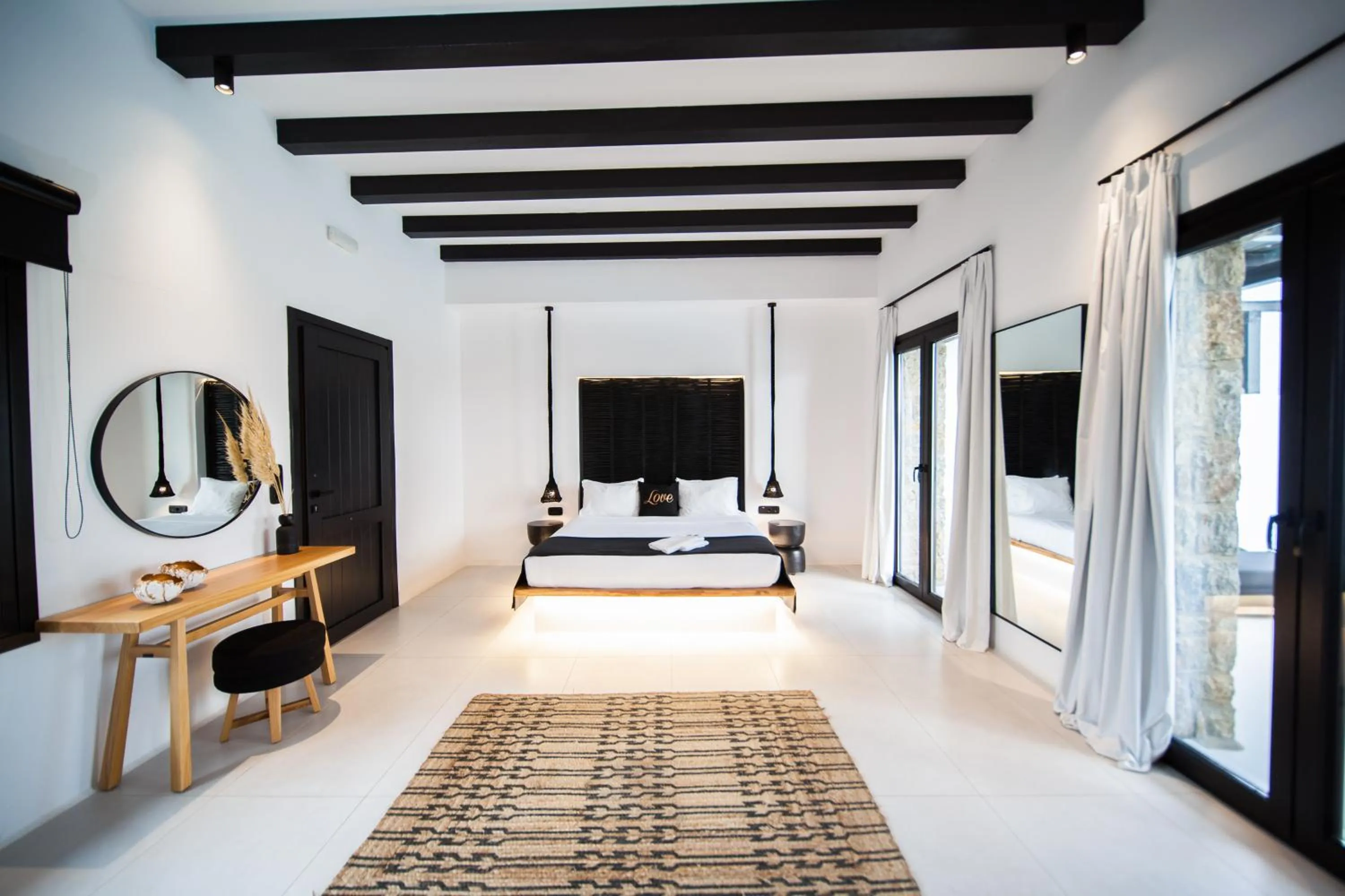 Photo of the whole room, Bed in Agrari Bo Suites by Mykonos Rocks