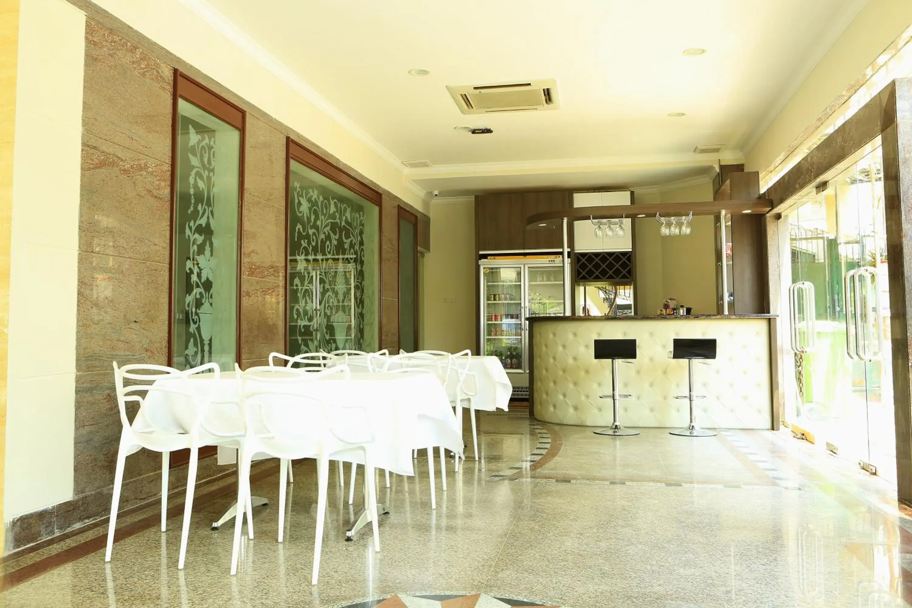 Restaurant/places to eat in Hotel 55 Restaurant/places to eat in Hotel 55