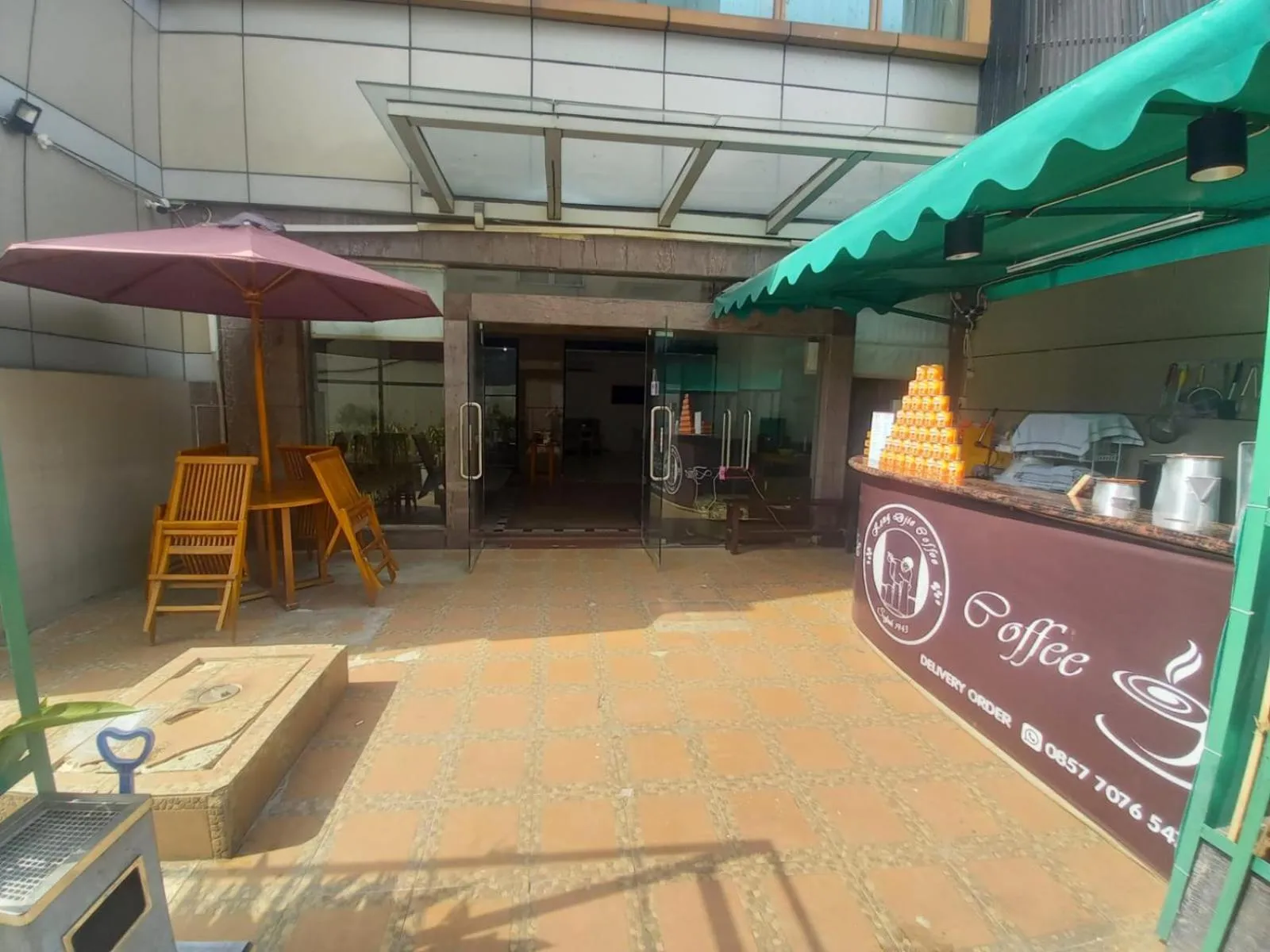 Restaurant/places to eat in Hotel 55