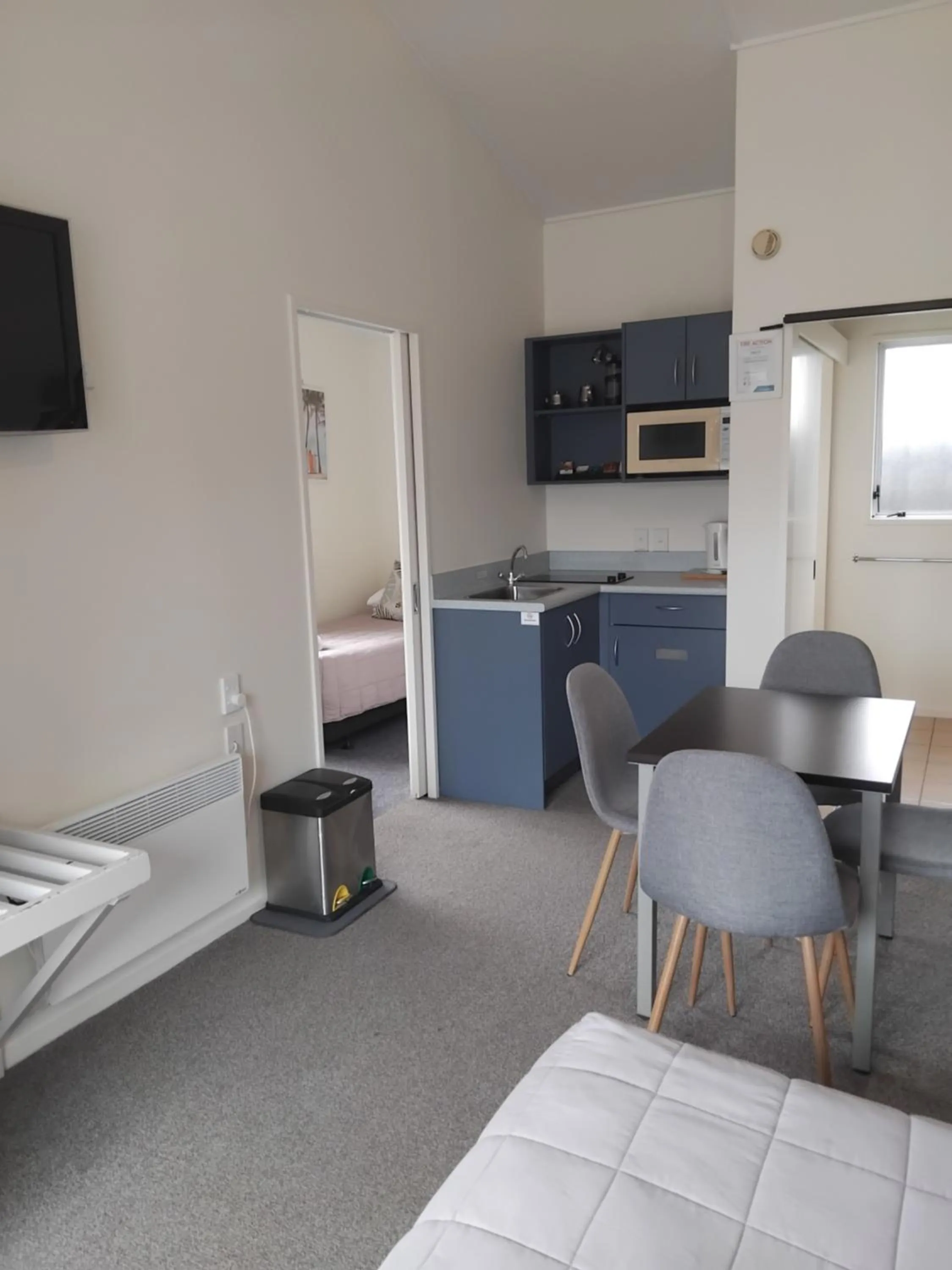 TV and multimedia in The Coast Motel