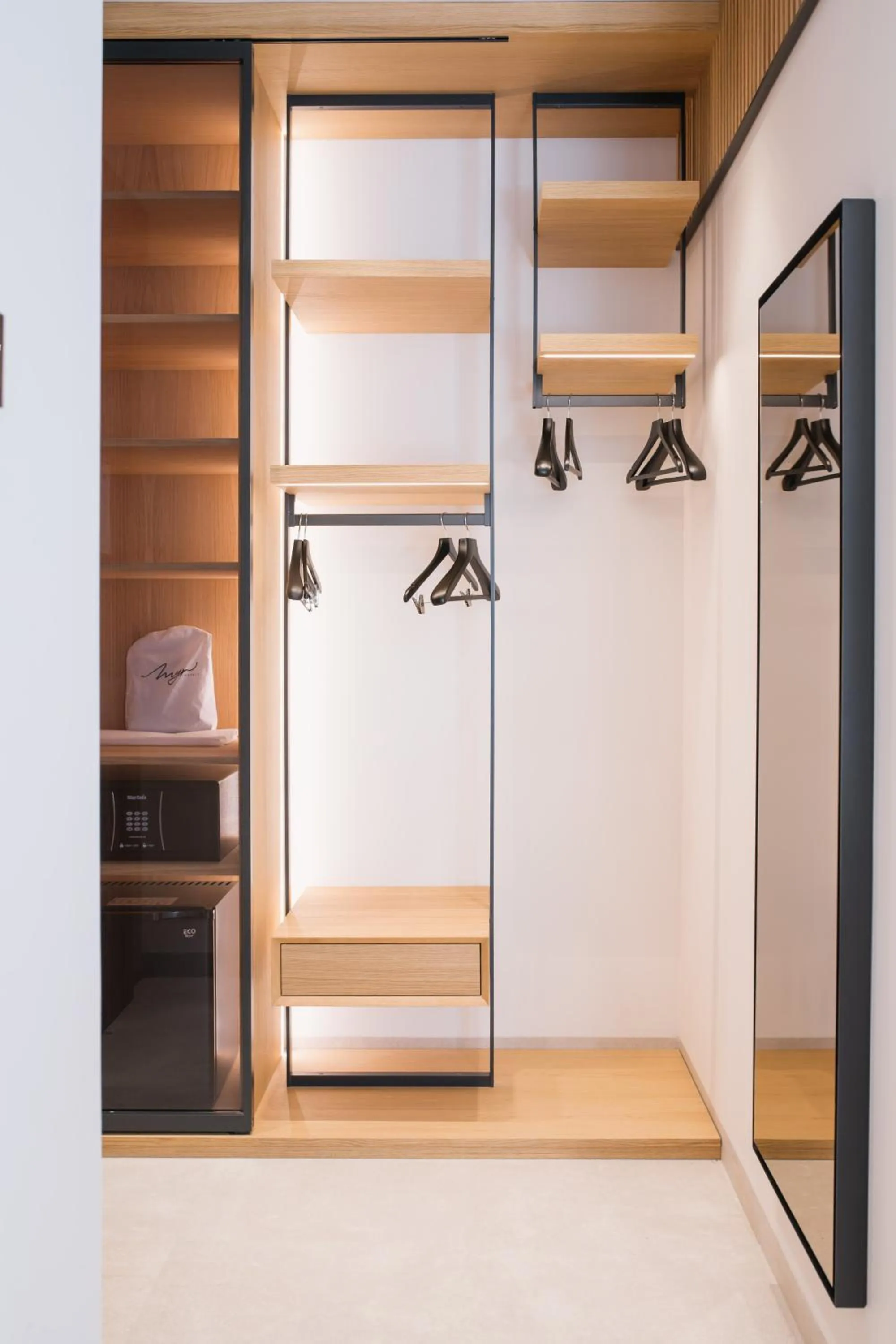 wardrobe in MYR Puerta Serranos