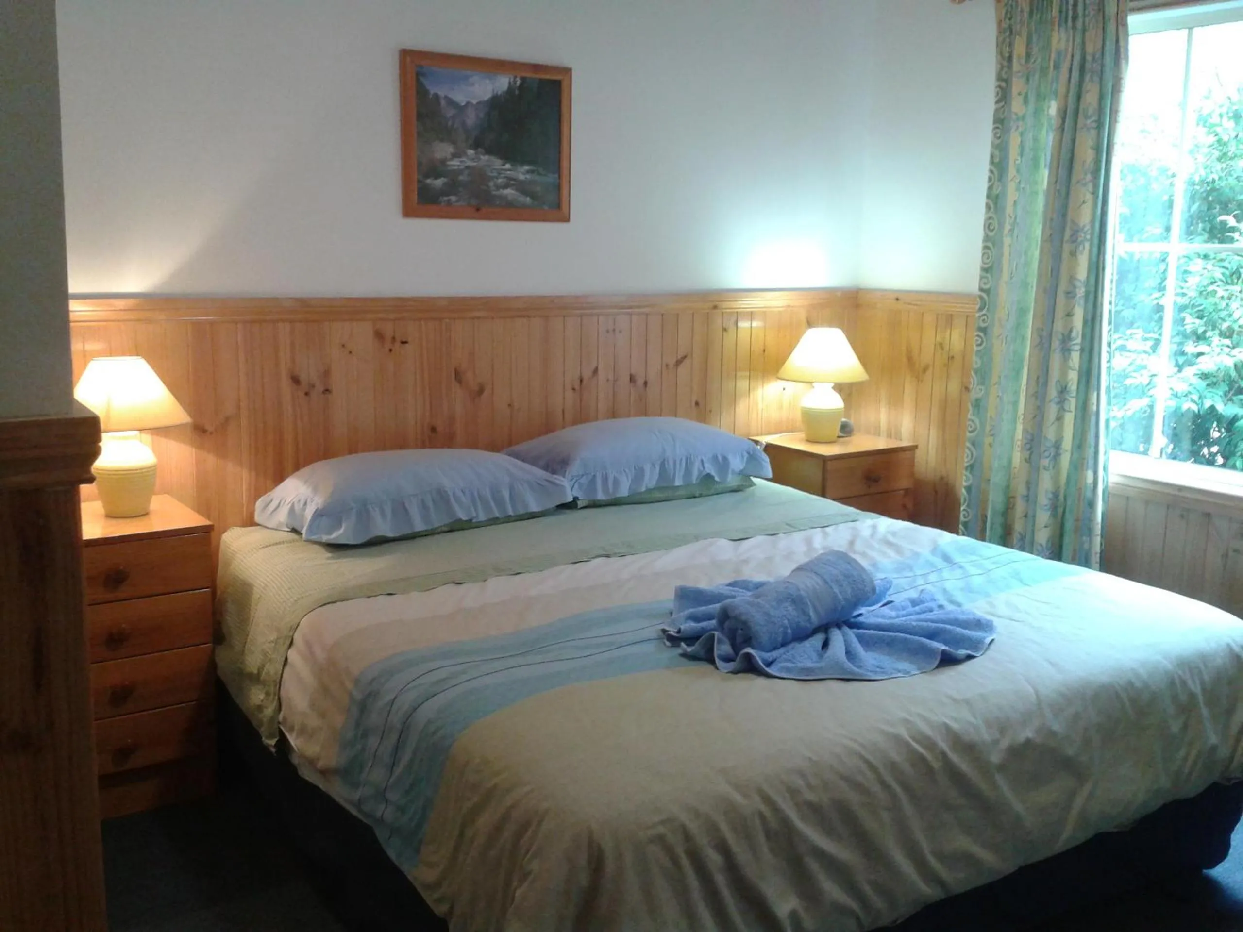 Bed in Sunburst Retreat