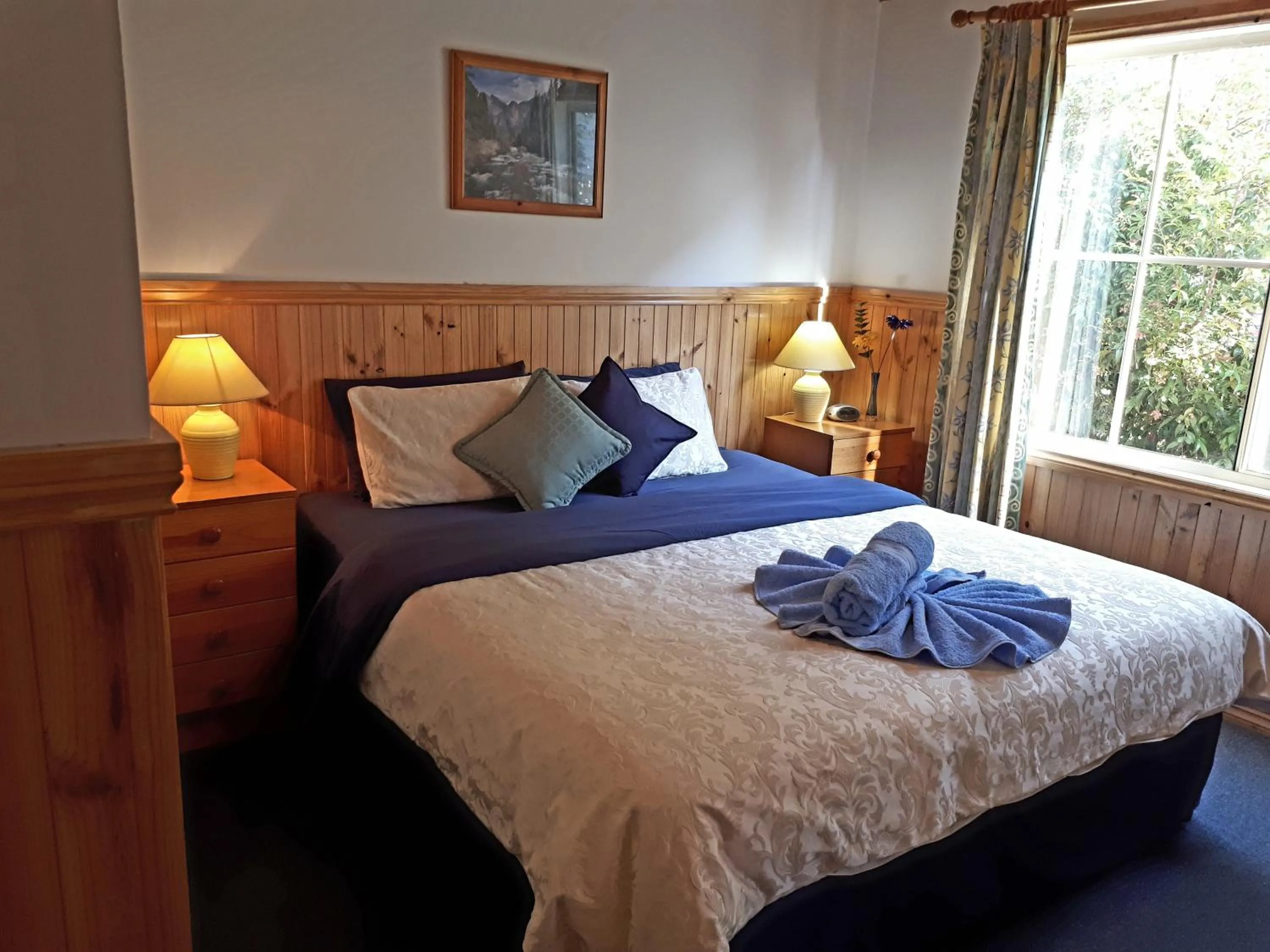Bed in Sunburst Retreat