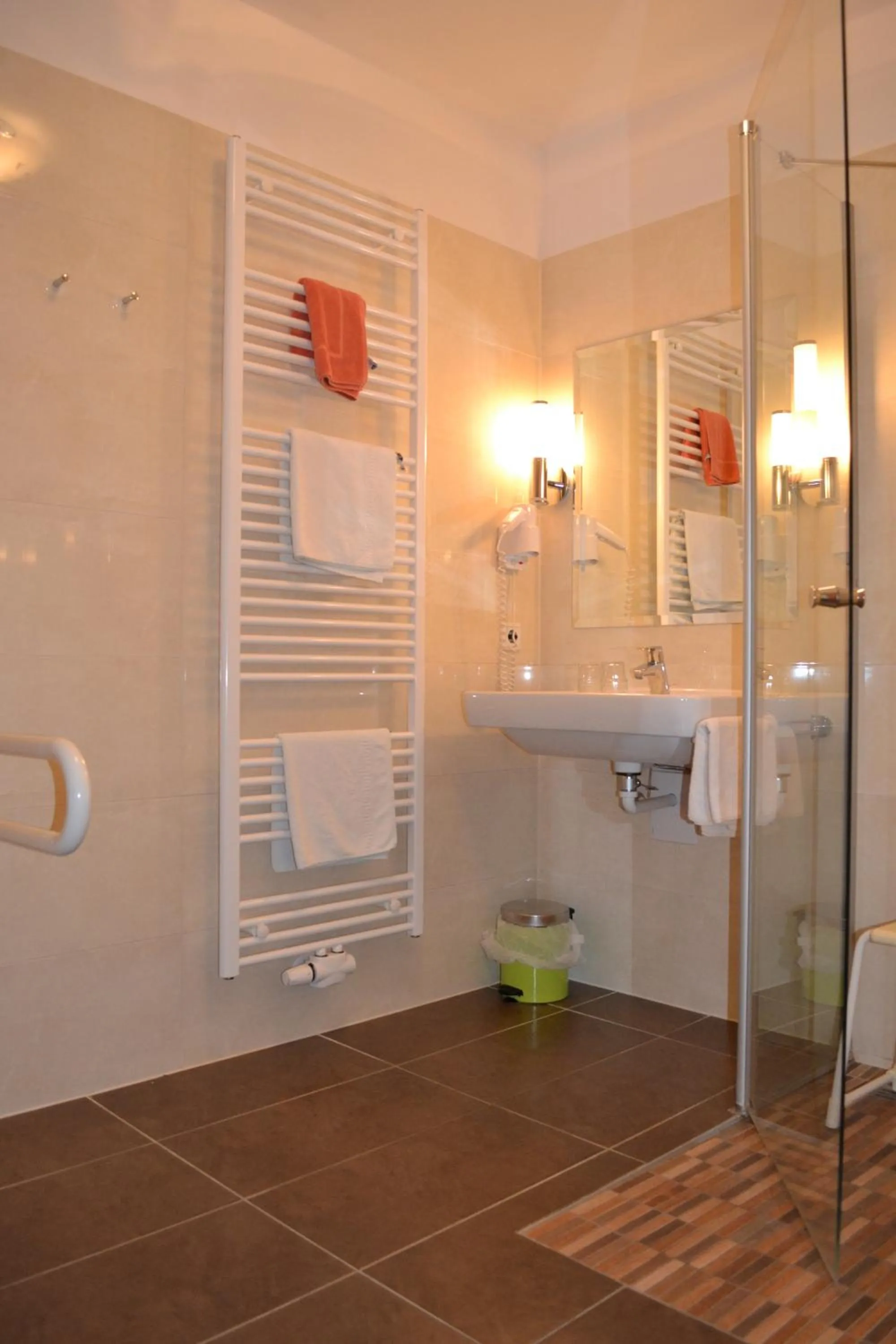 Bathroom in Hotel-Restaurant am Hochfuchs