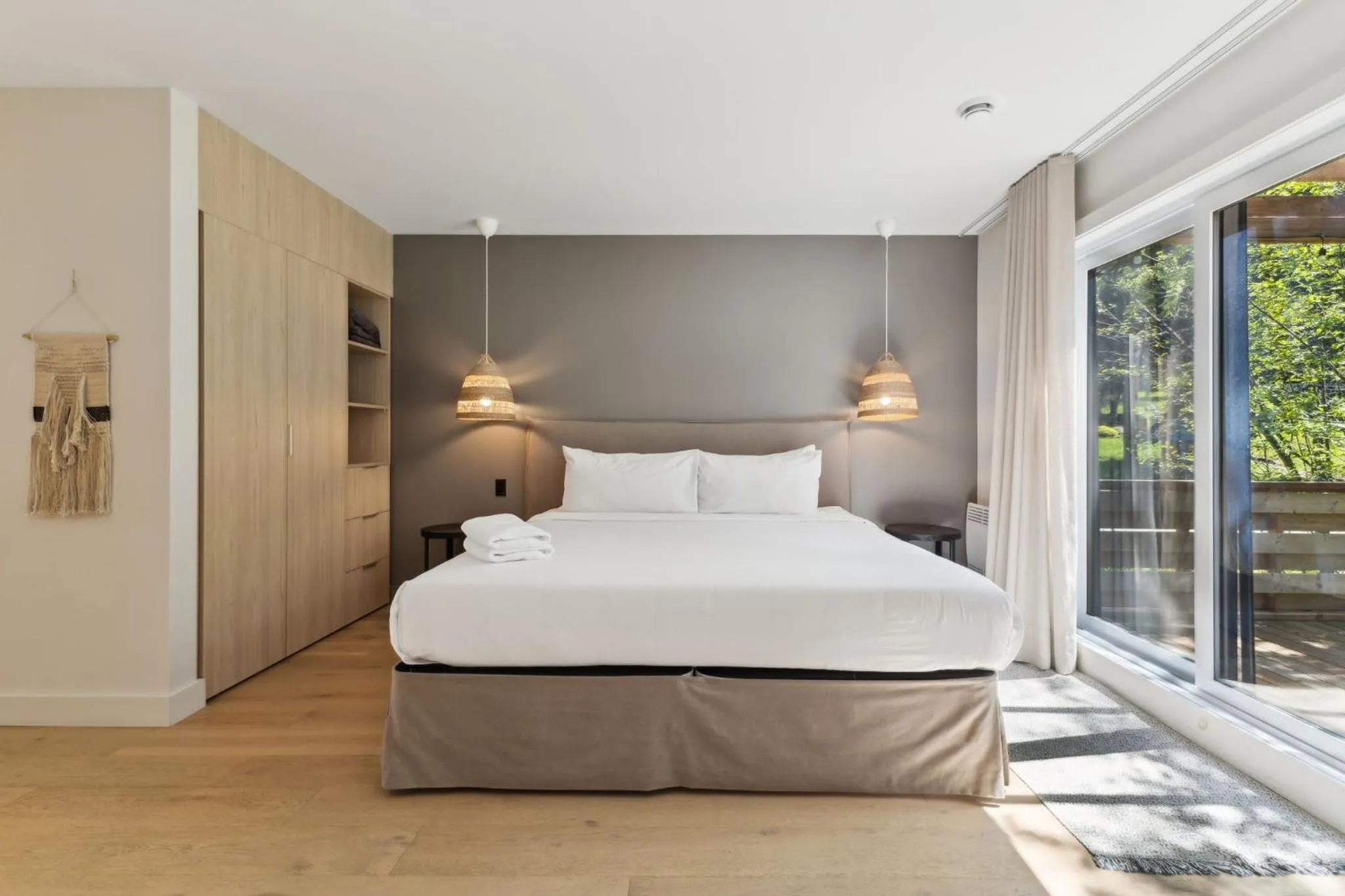 Bed in Suites du Lac Moore by Manitonga