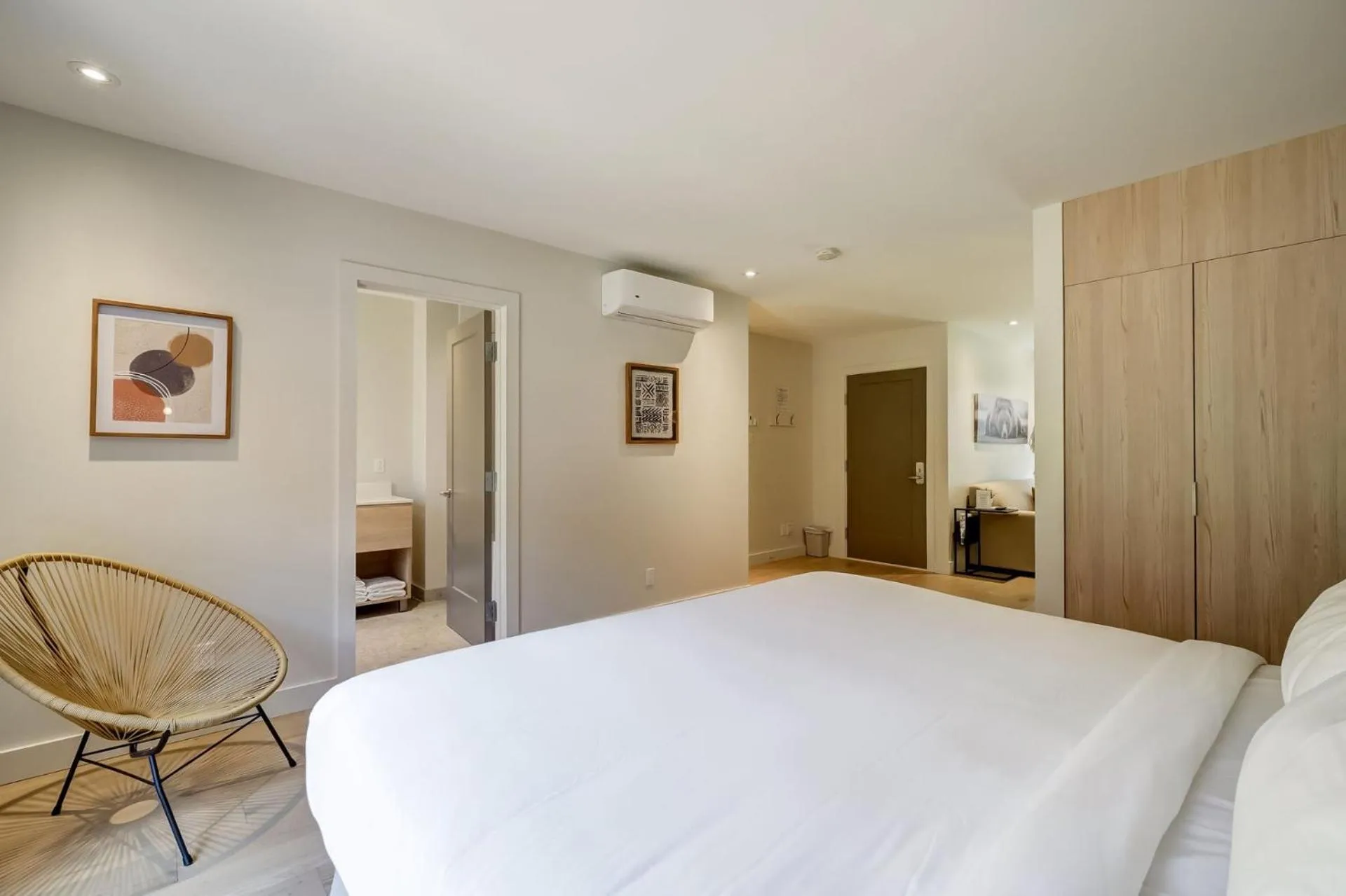 Bed in Suites du Lac Moore by Manitonga