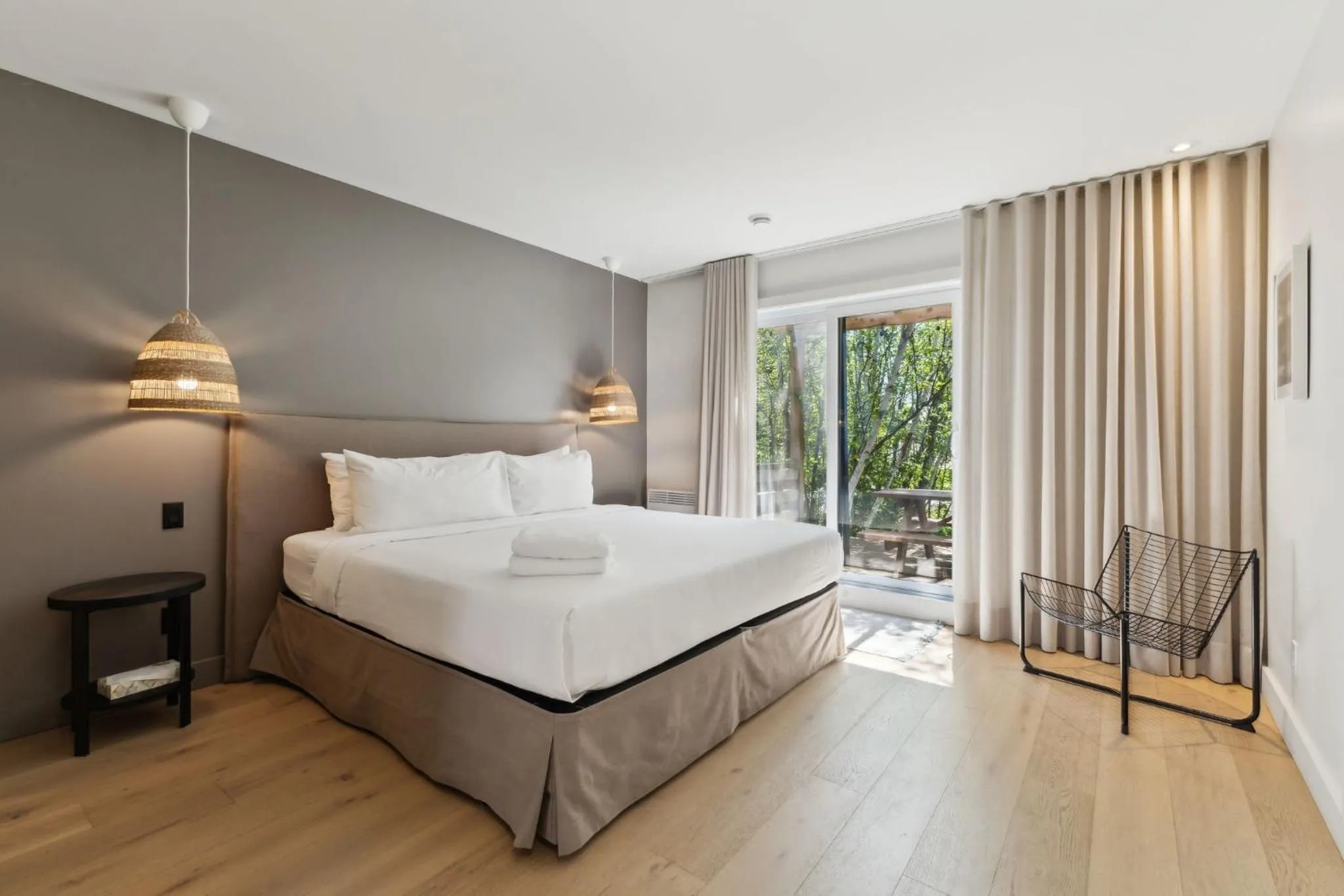 Bed in Suites du Lac Moore by Manitonga