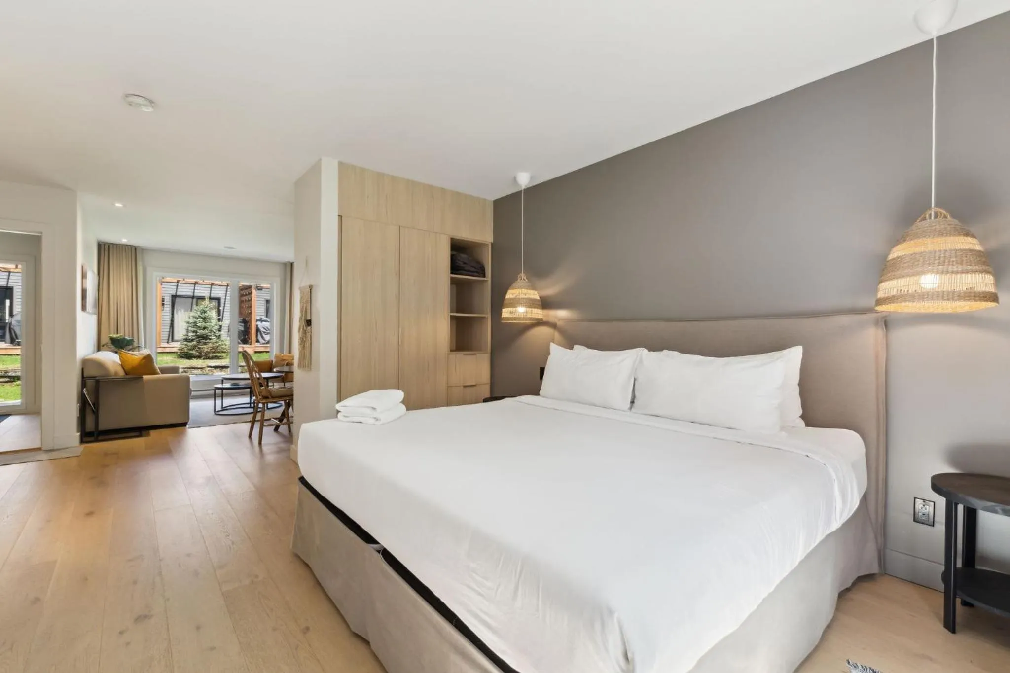 Bed in Suites du Lac Moore by Manitonga