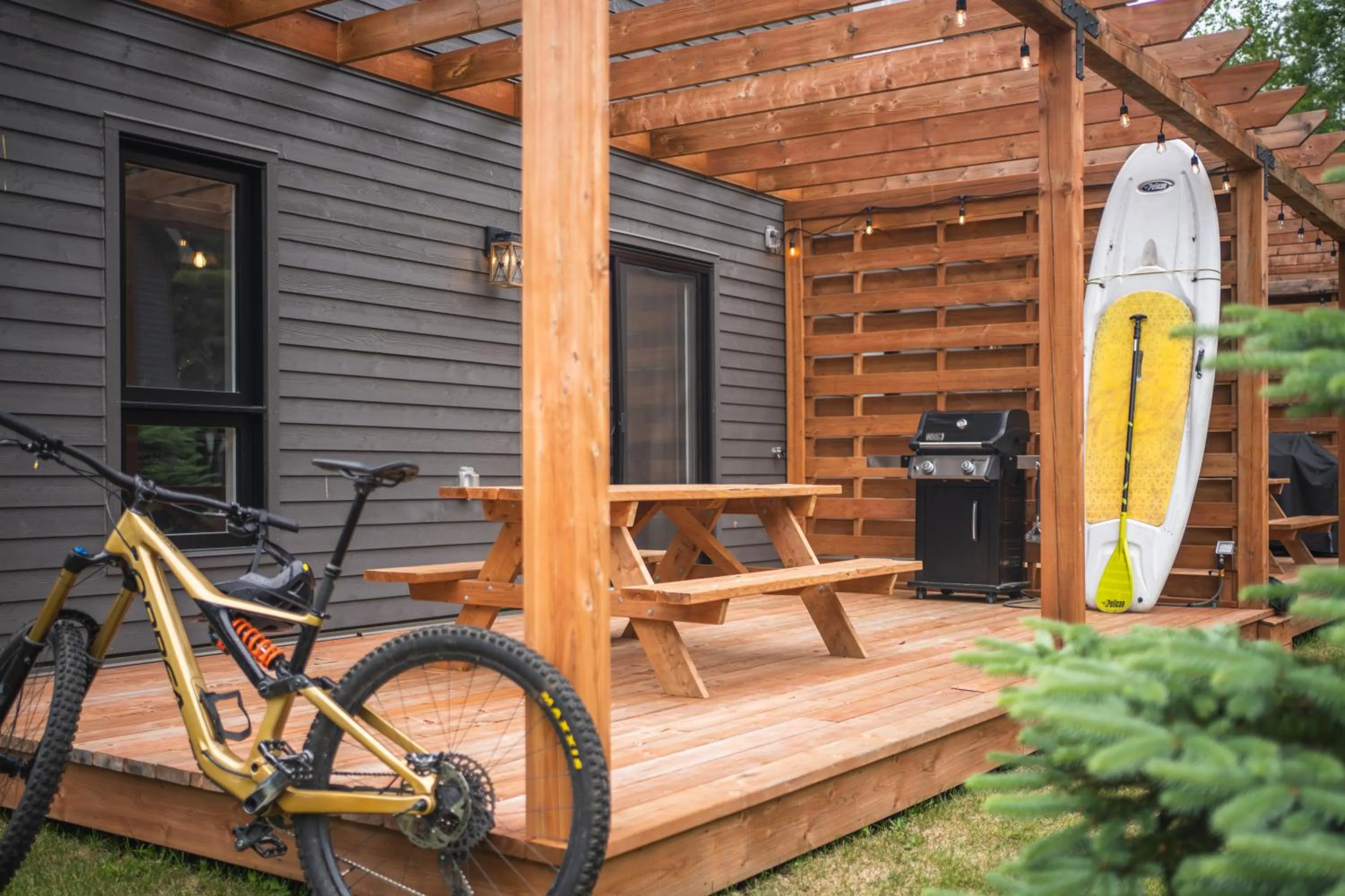 Patio in Suites du Lac Moore by Manitonga