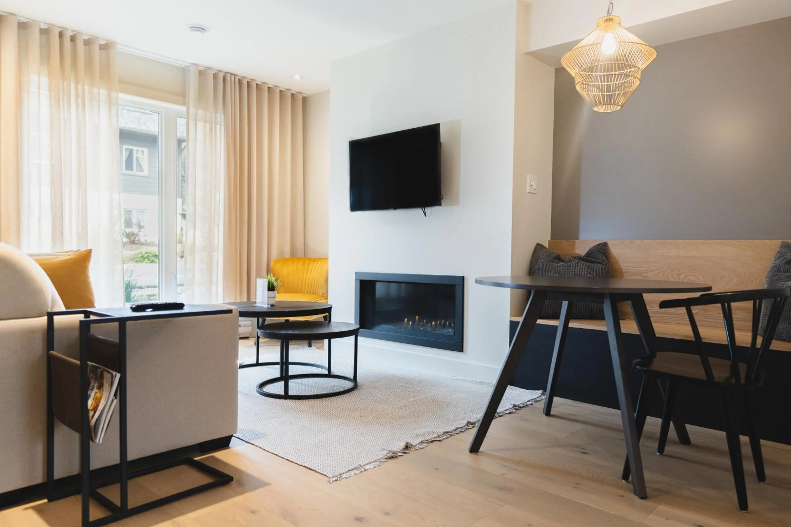 Living room in Suites du Lac Moore by Manitonga