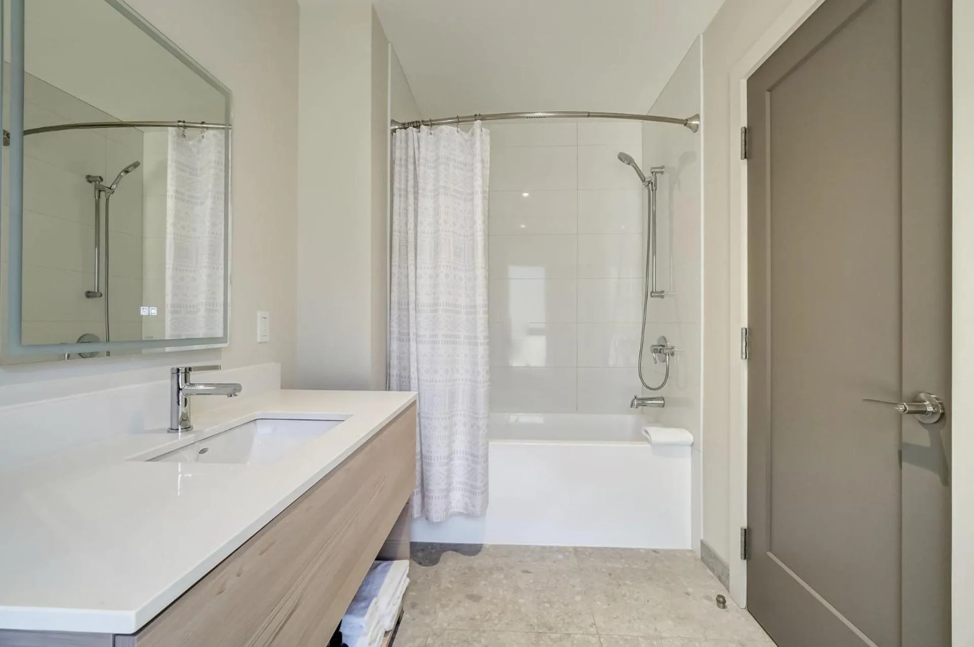 Bathroom in Suites du Lac Moore by Manitonga