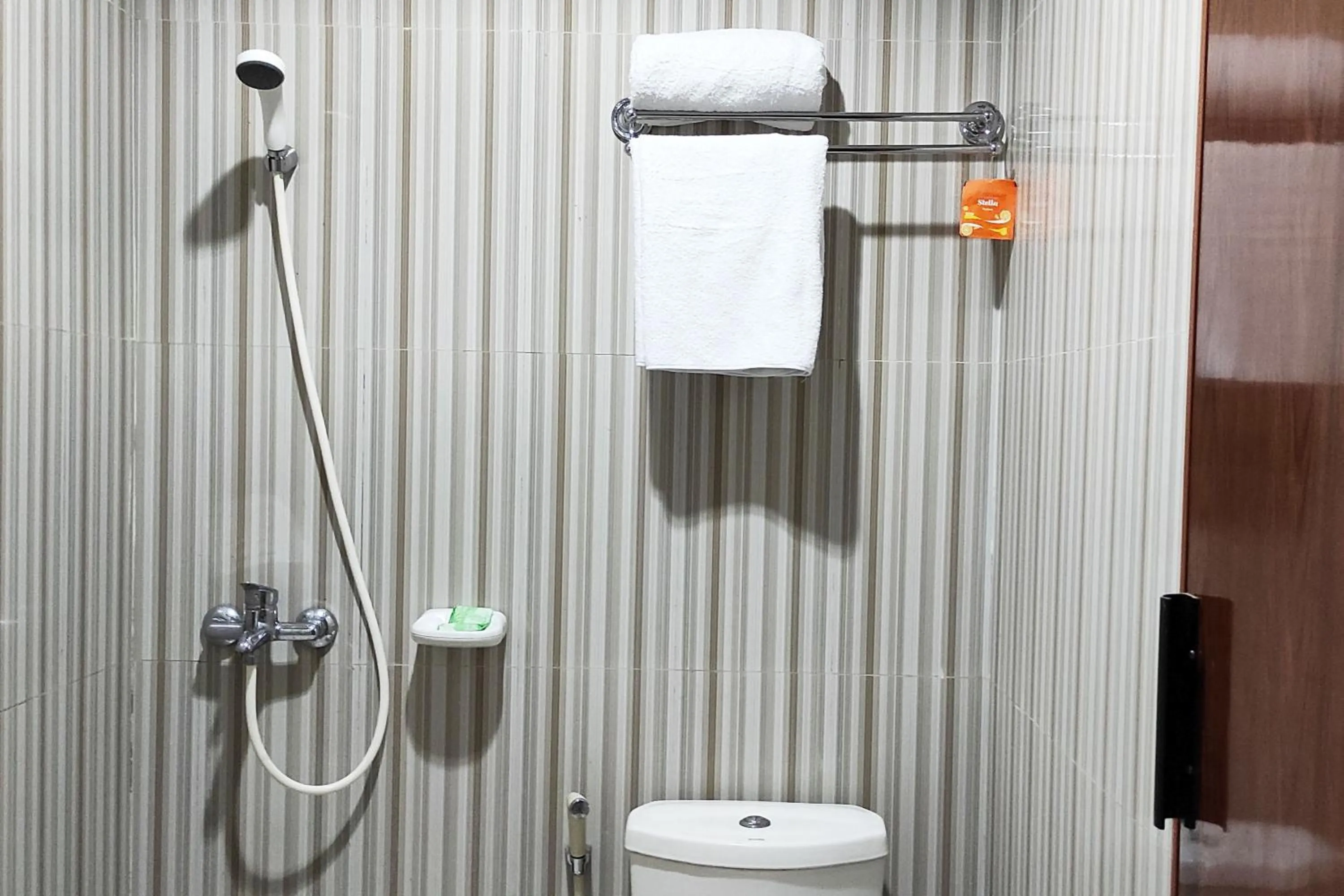 Bathroom in Hotel Salma Syariah Mitra RedDoorz near Terminal Baru Kediri