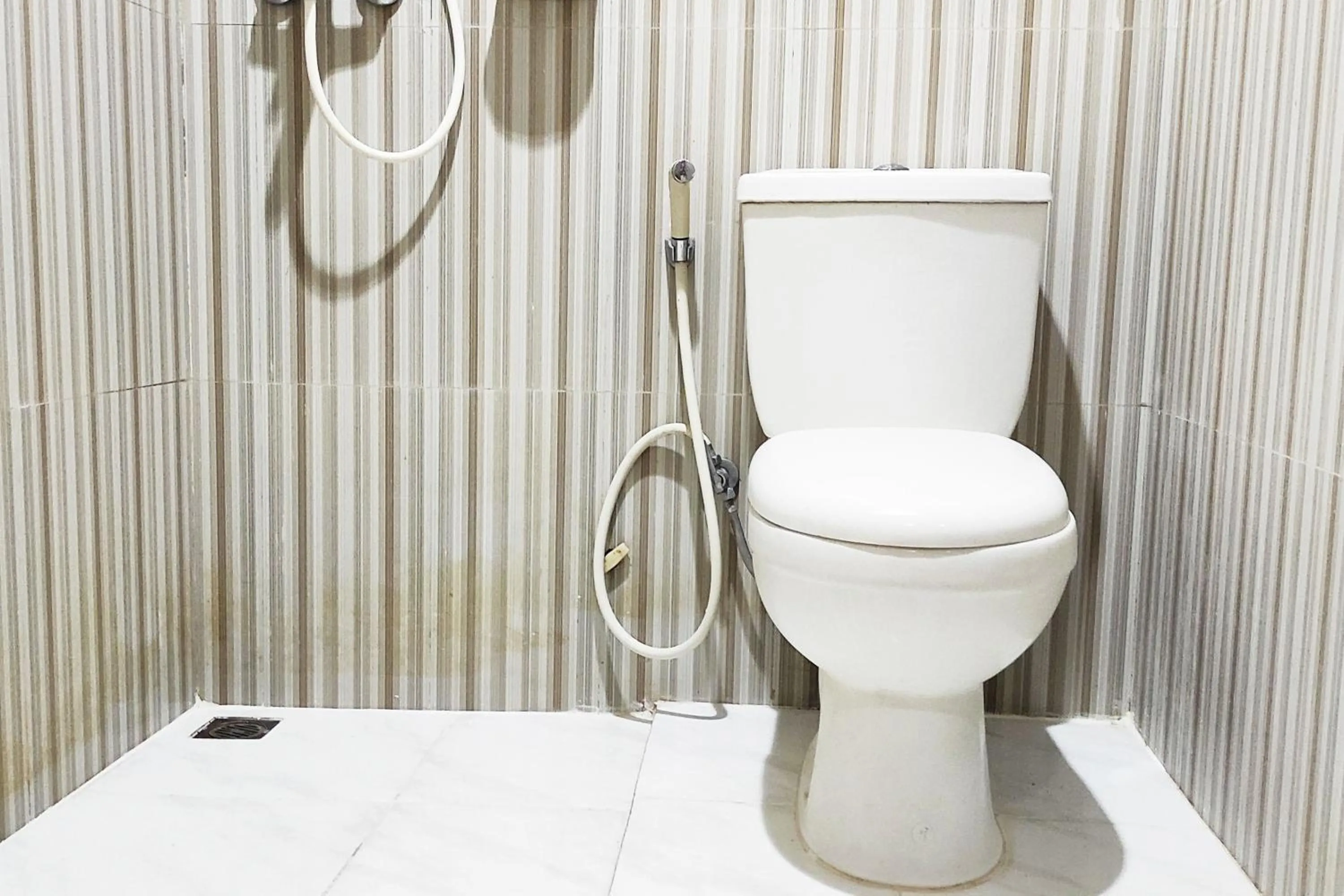 Bathroom in Hotel Salma Syariah Mitra RedDoorz near Terminal Baru Kediri