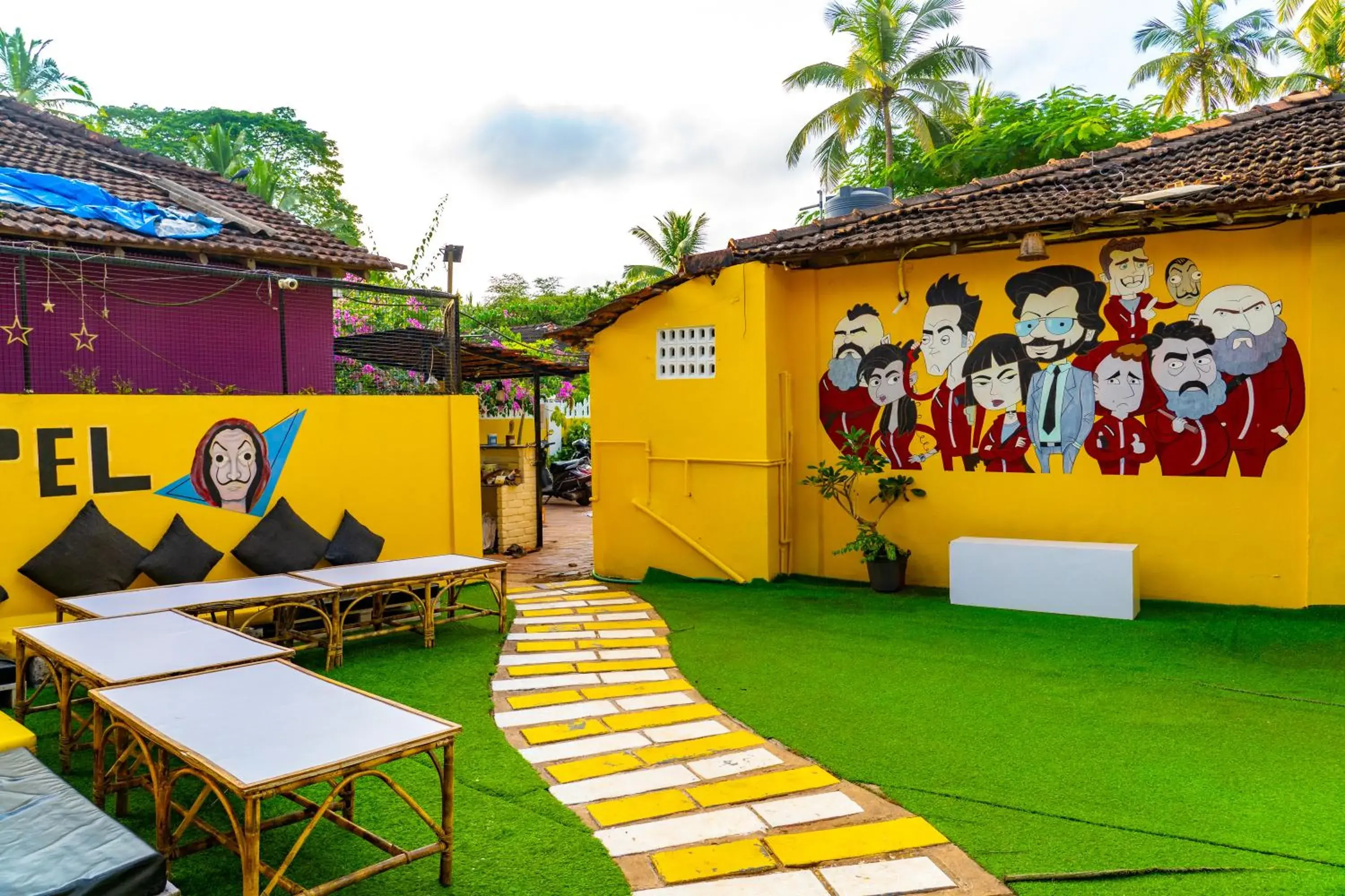 Property building in Whoopers Hostel Palolem Property building in Whoopers Hostel Palolem