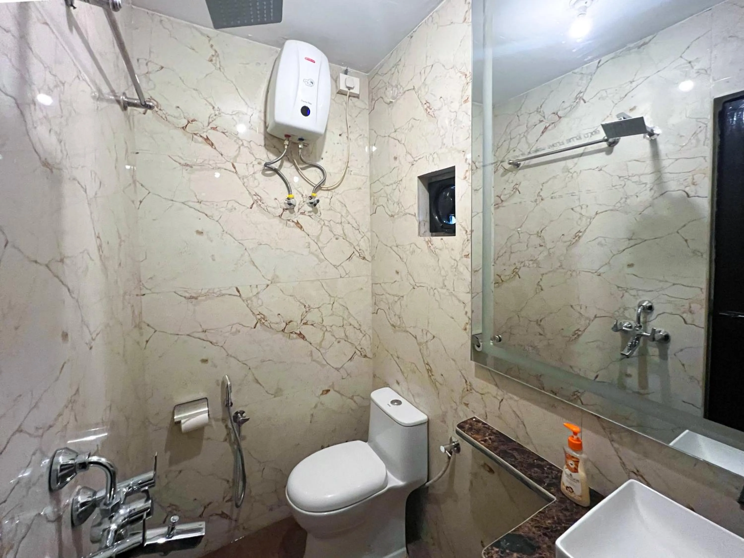 Shower in Whoopers Hostel Palolem