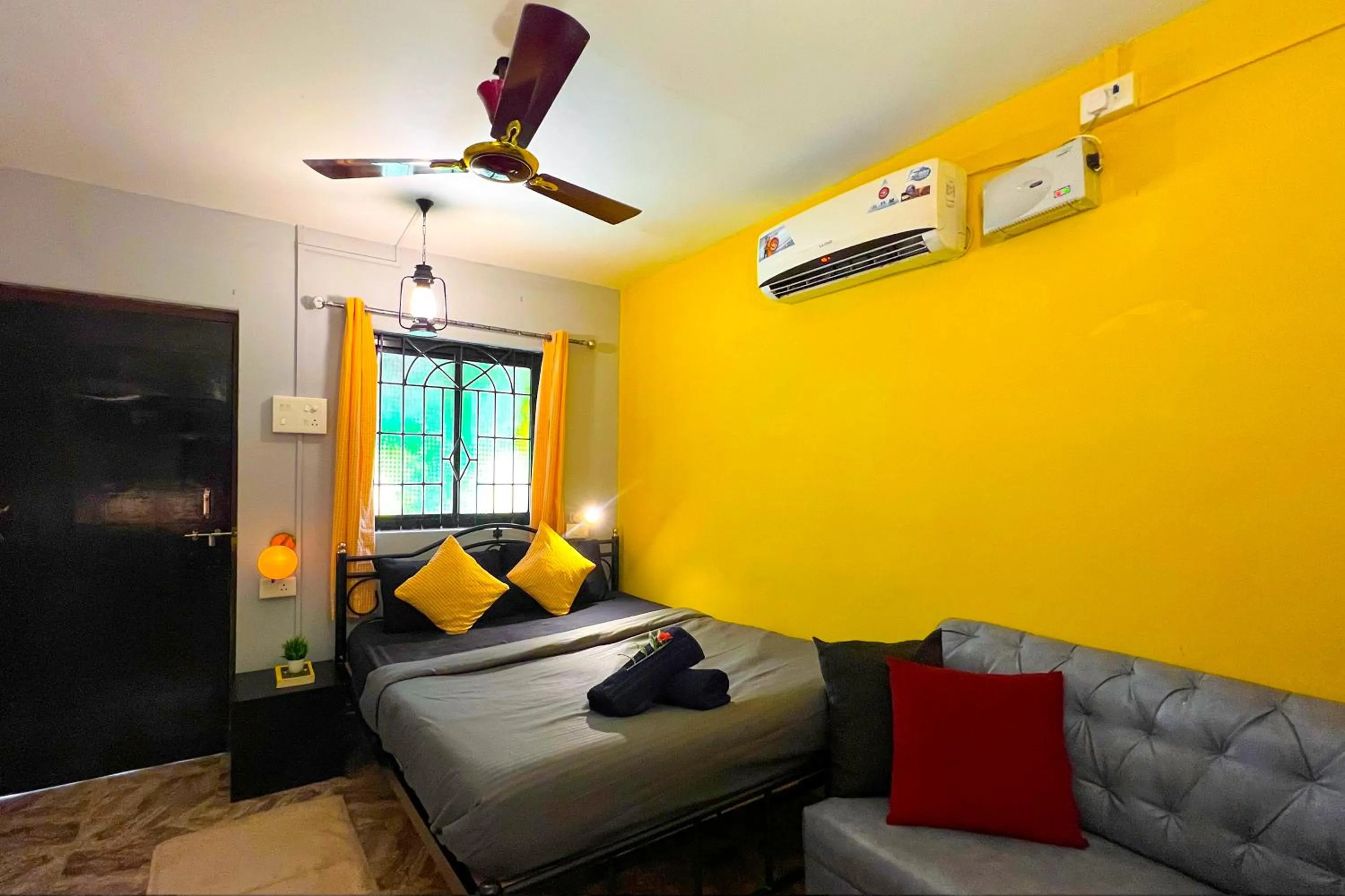 Bedroom, Bed in Whoopers Hostel Palolem