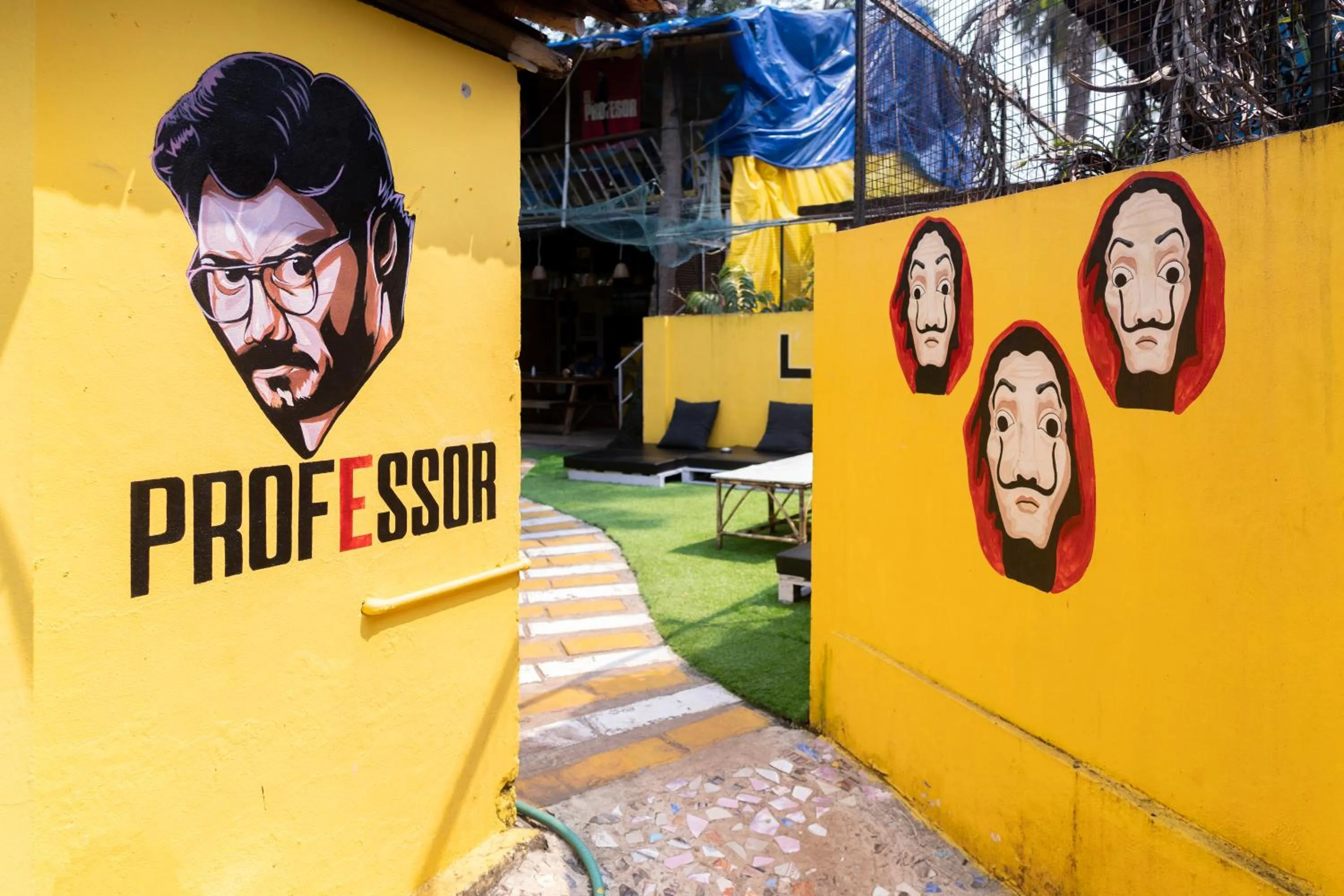 Facade/entrance in Whoopers Hostel Palolem