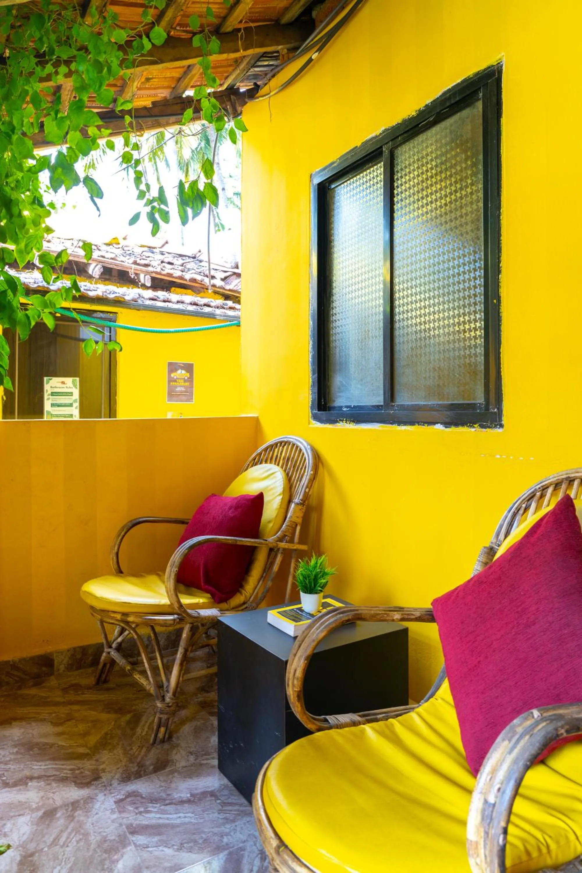 Seating area in Whoopers Hostel Palolem