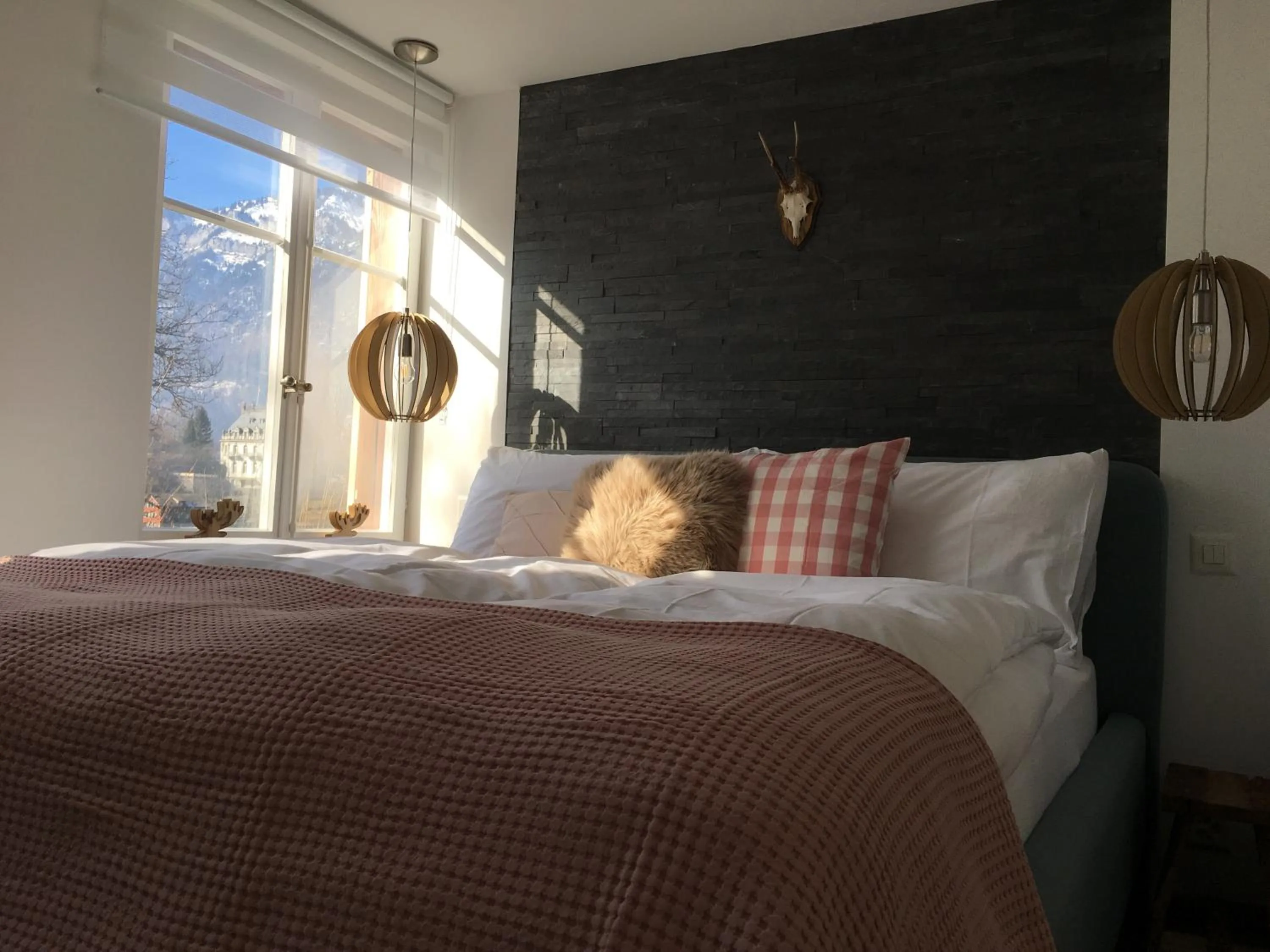 Bed in Boutique Hotel Bellevue B&B am Brienzersee Iseltwald Interlaken