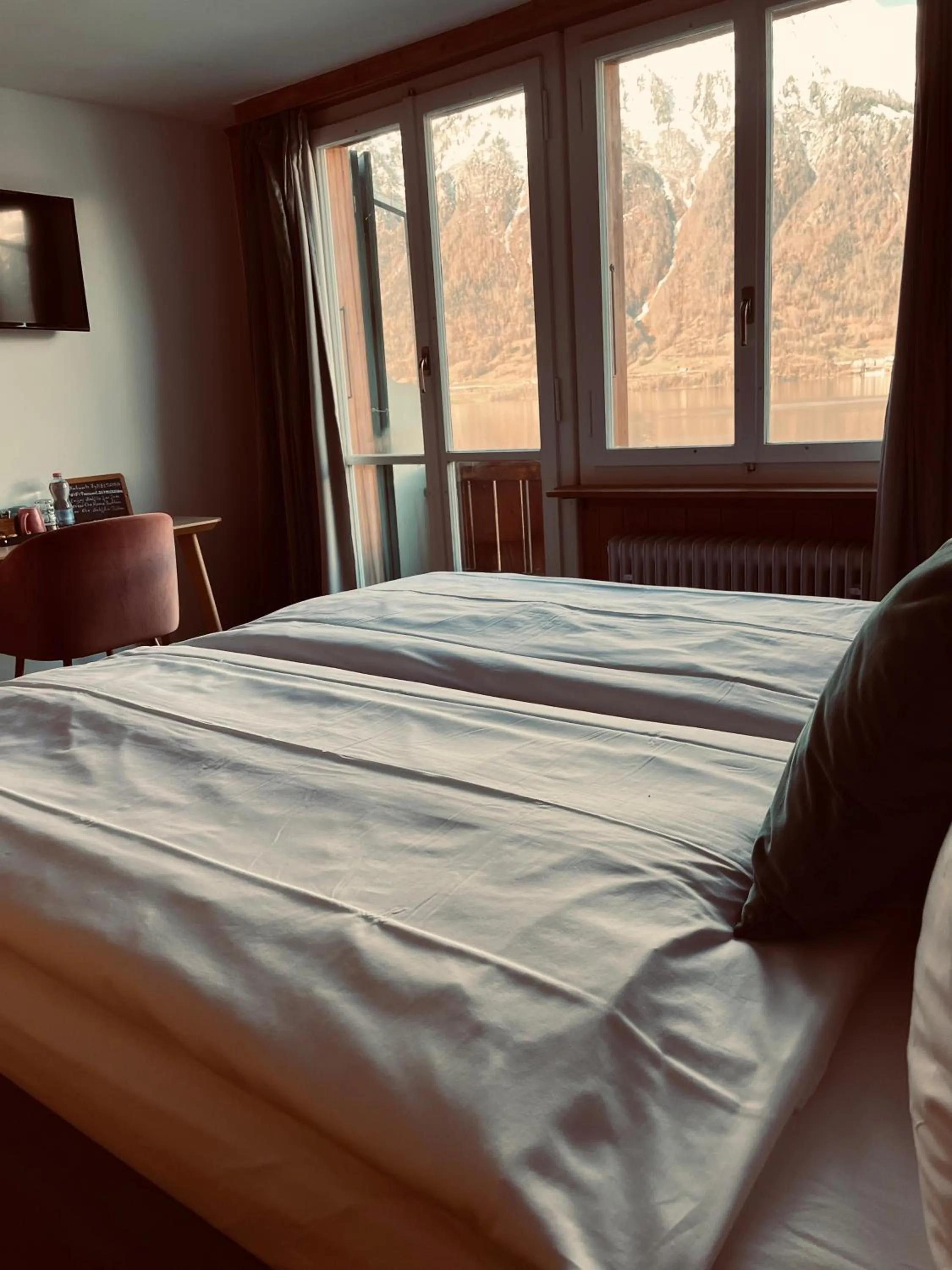 Bed in Boutique Hotel Bellevue B&B am Brienzersee Iseltwald Interlaken