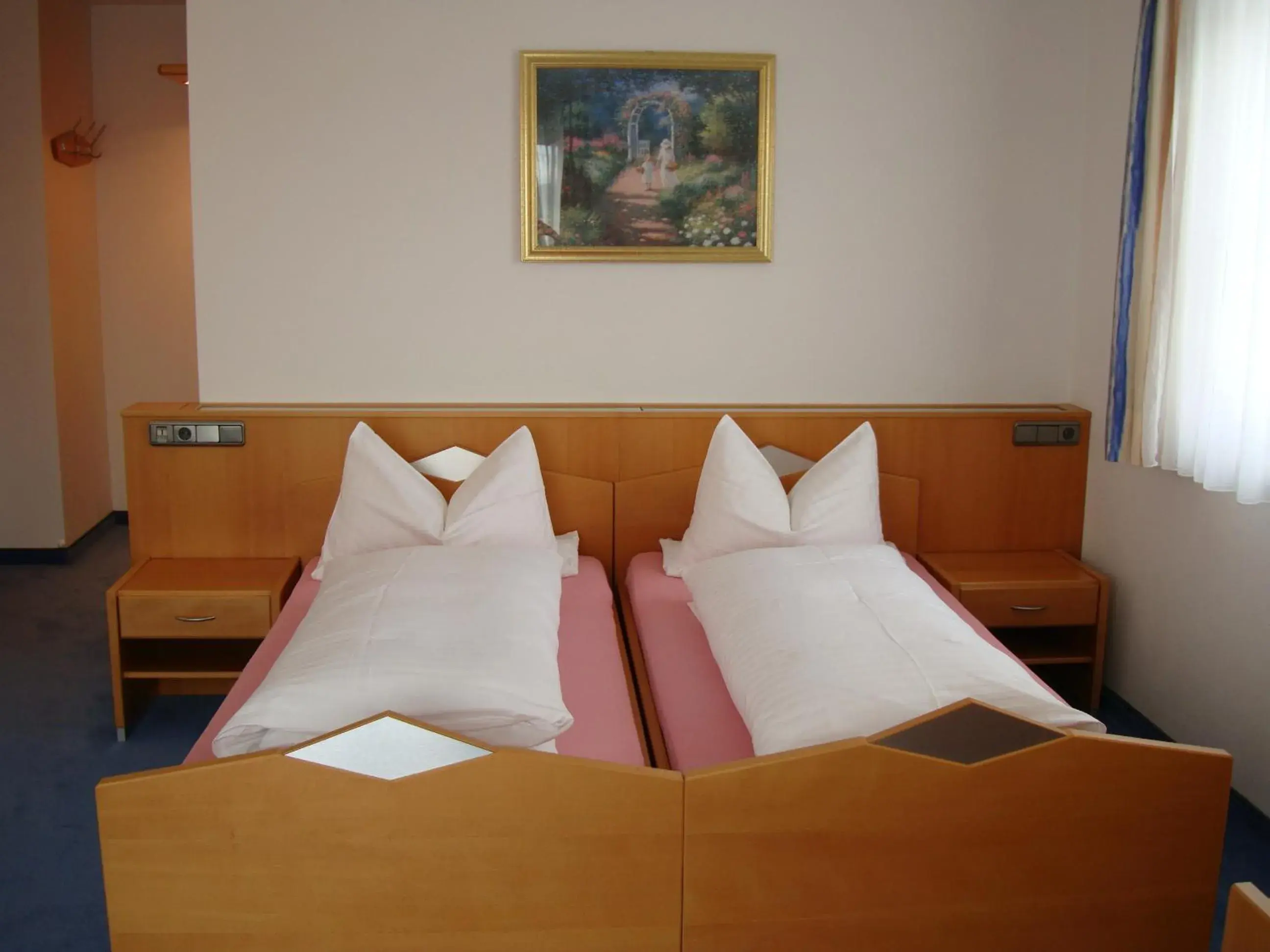 Double Room in Pension Demmel, Bed & Breakfast Double Room in Pension Demmel, Bed & Breakfast