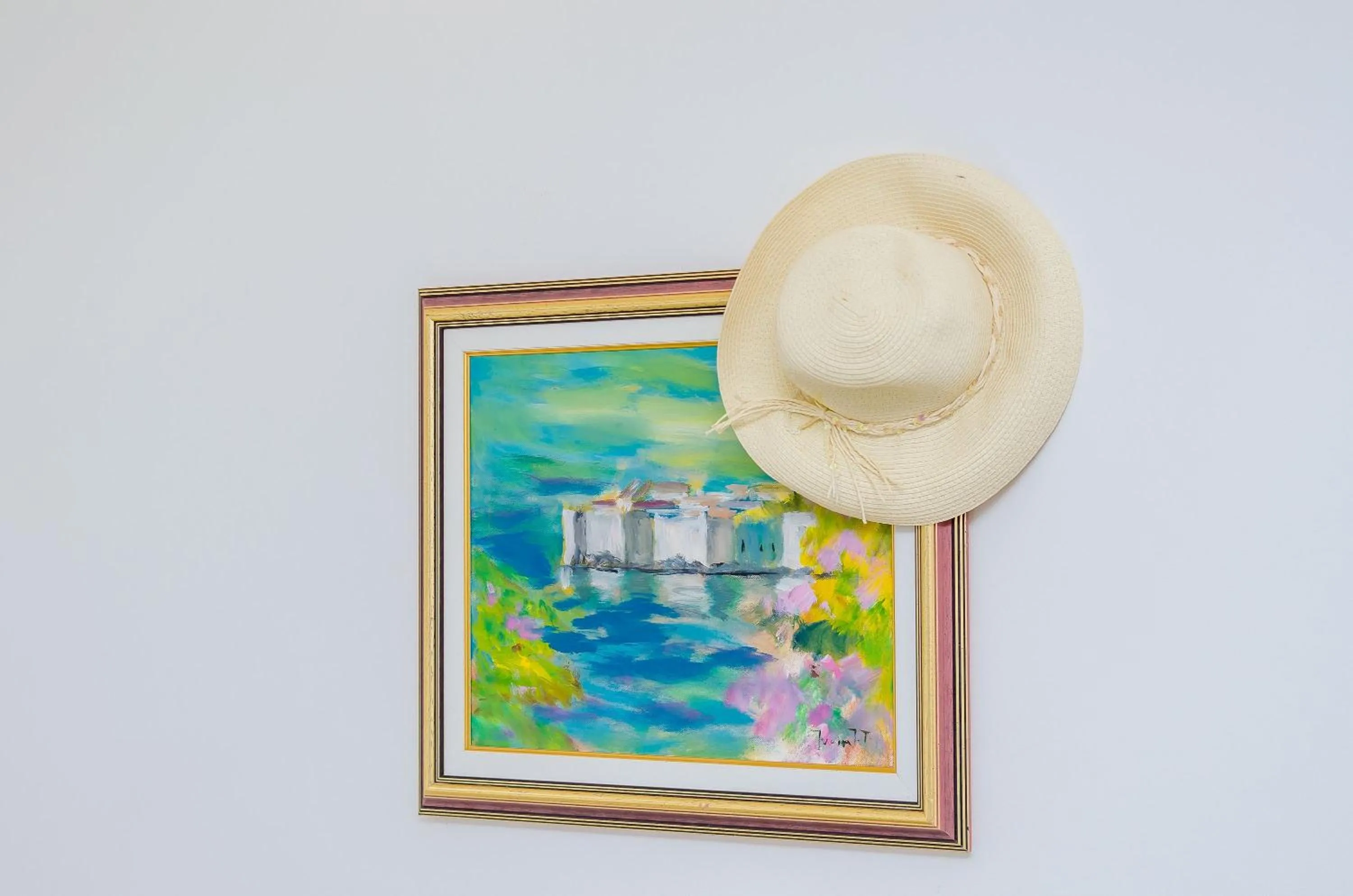 Decorative detail in Camelia Luxury Apartments