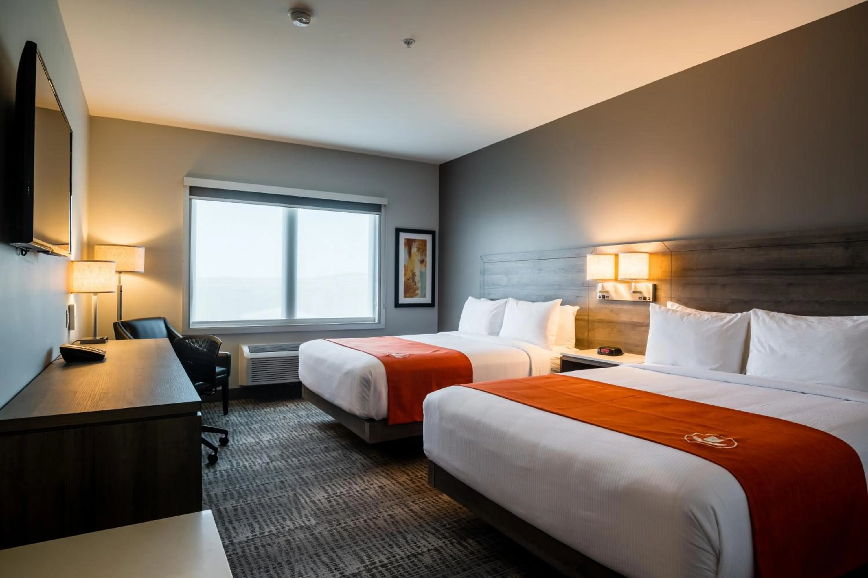 Bedroom, Bed in Amsterdam Inn & Suites, an Ascend Collection Hotel