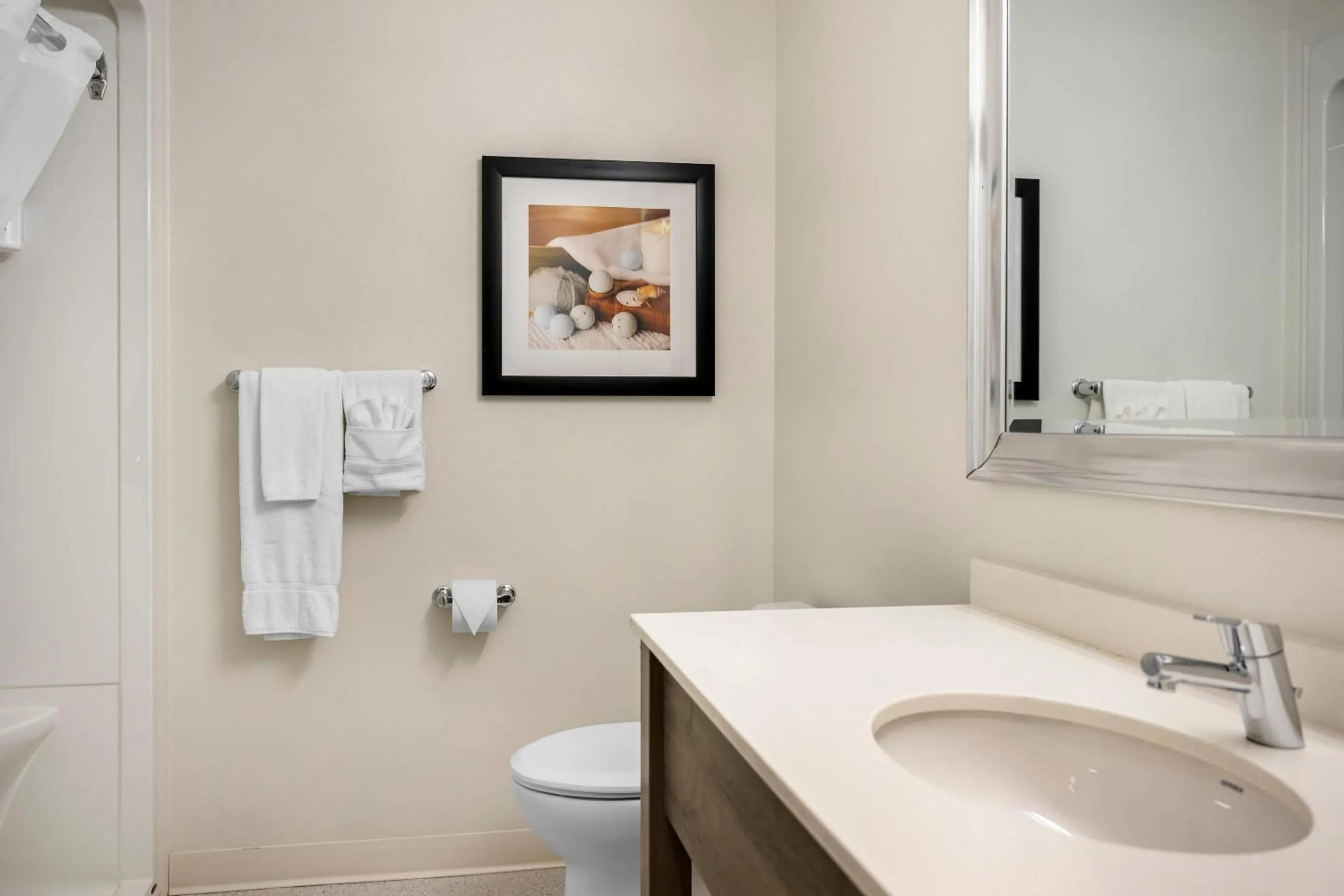 Bedroom in Amsterdam Inn & Suites, an Ascend Collection Hotel