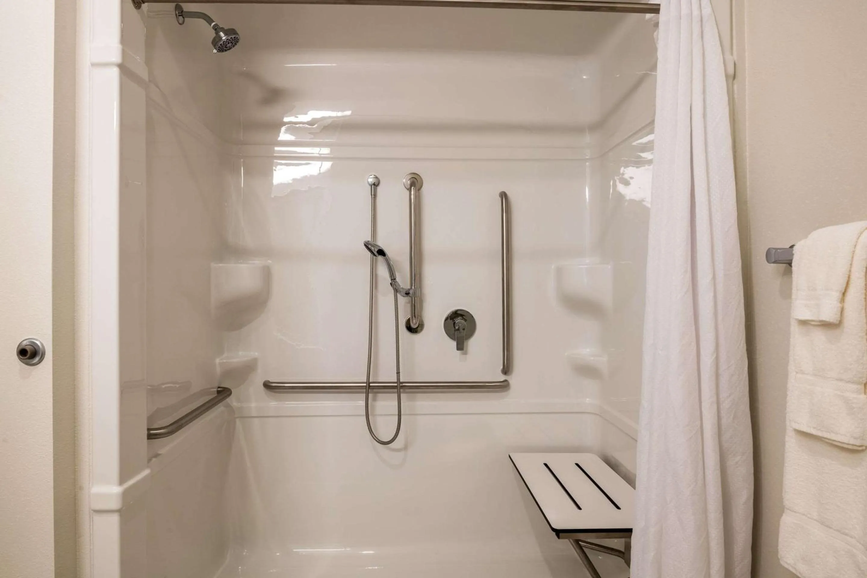 Bedroom in Amsterdam Inn & Suites, an Ascend Collection Hotel