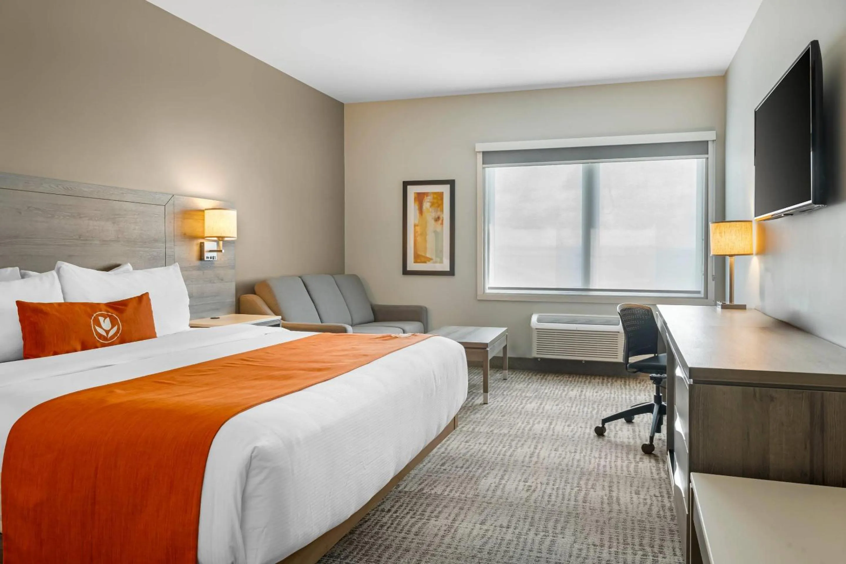 Bedroom, Bed in Amsterdam Inn & Suites, an Ascend Collection Hotel