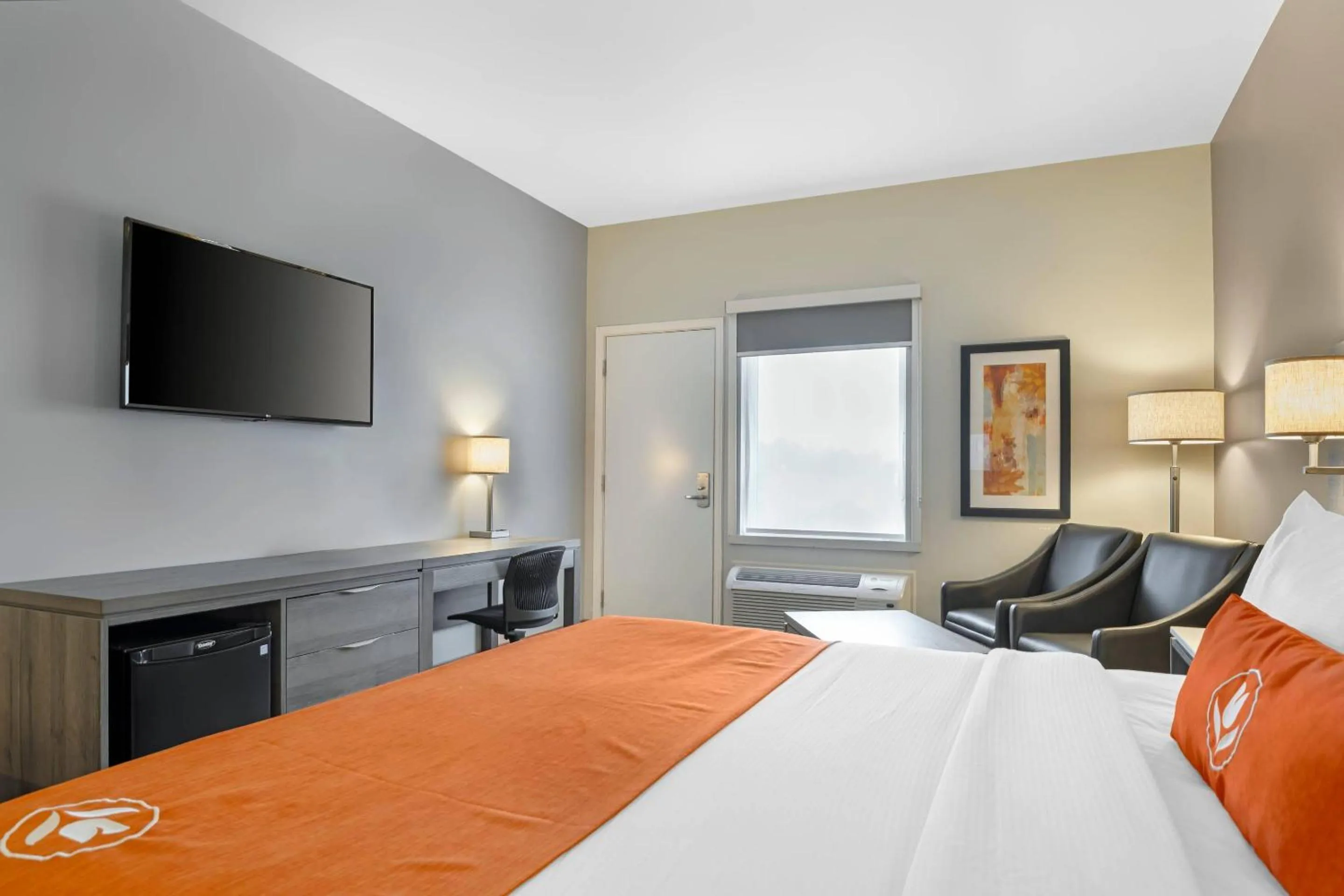 Bedroom, Bed in Amsterdam Inn & Suites, an Ascend Collection Hotel