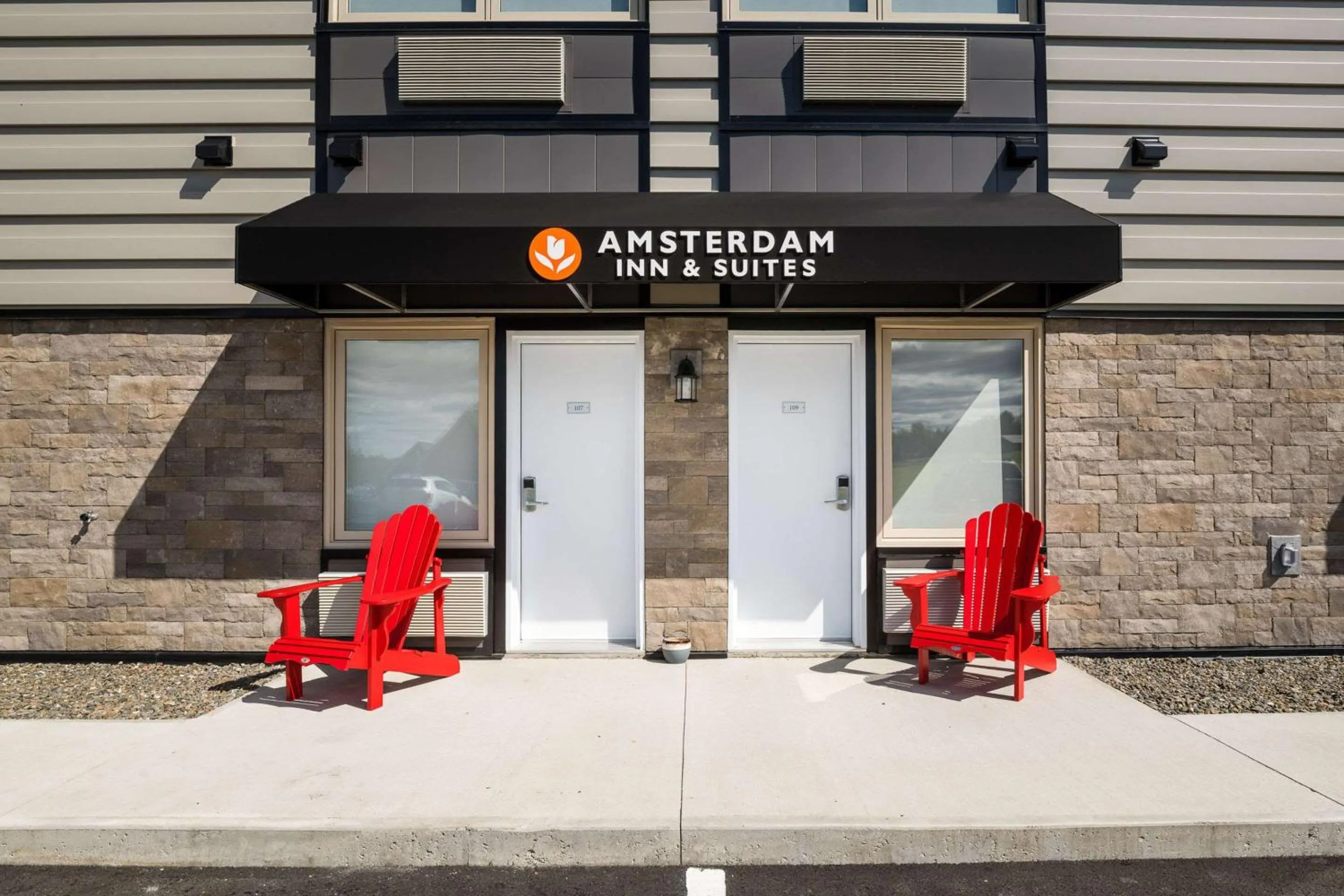 Property building in Amsterdam Inn & Suites, an Ascend Collection Hotel
