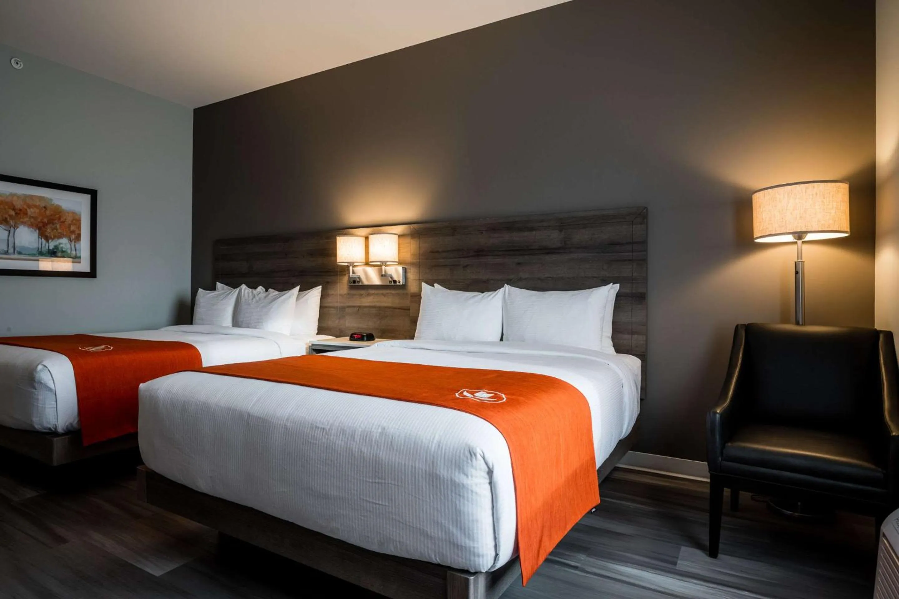 Bedroom, Bed in Amsterdam Inn & Suites, an Ascend Collection Hotel