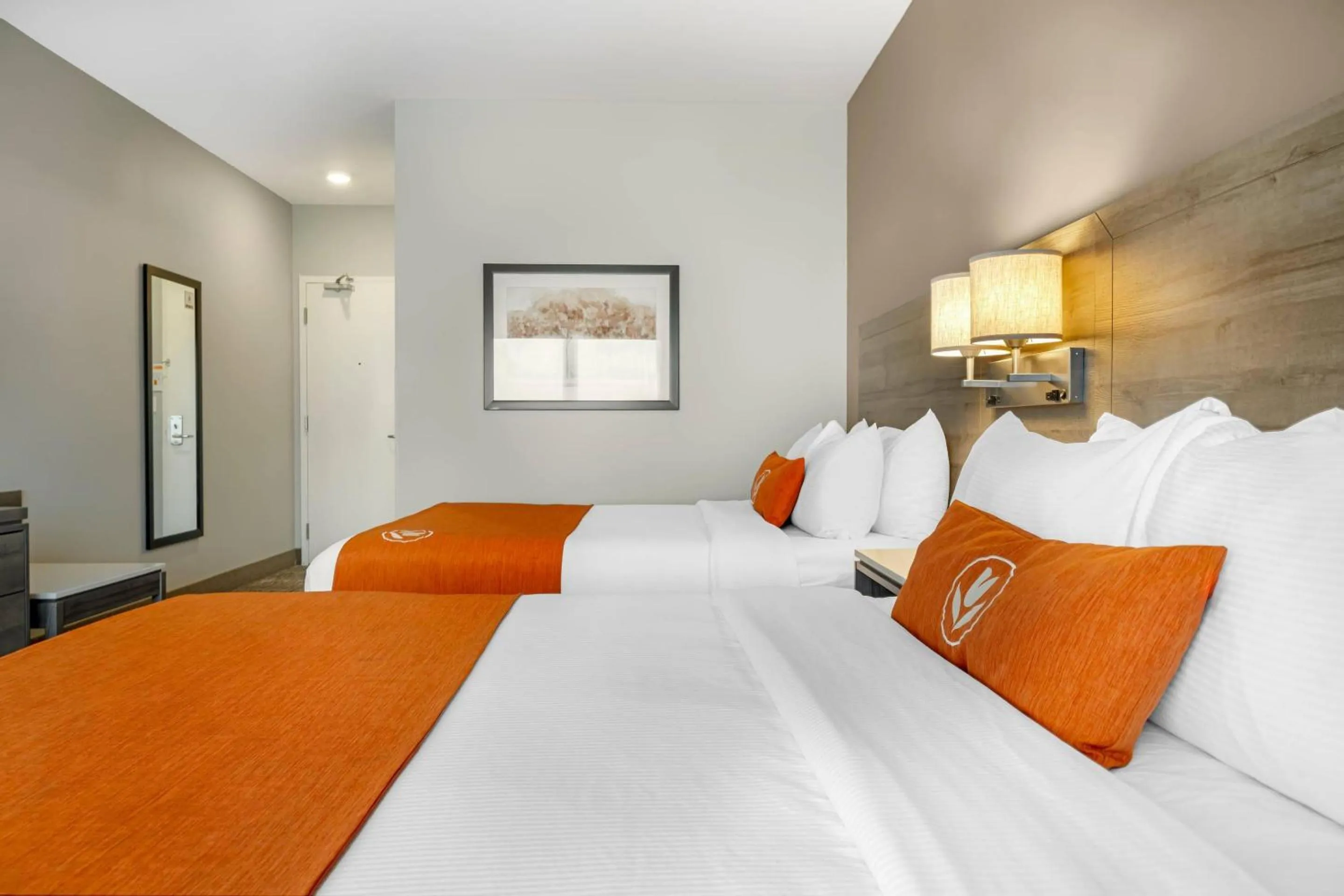 Bedroom, Bed in Amsterdam Inn & Suites, an Ascend Collection Hotel