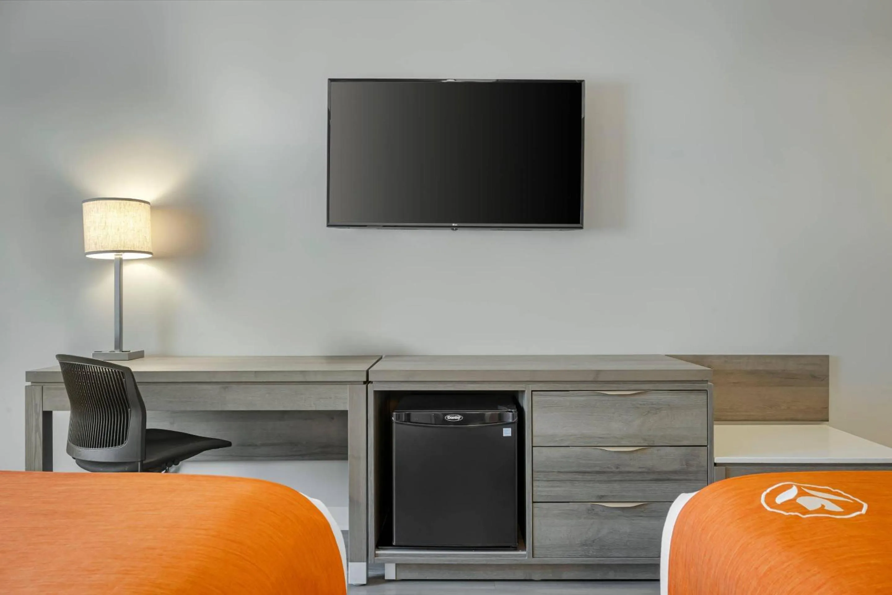 Bedroom in Amsterdam Inn & Suites, an Ascend Collection Hotel