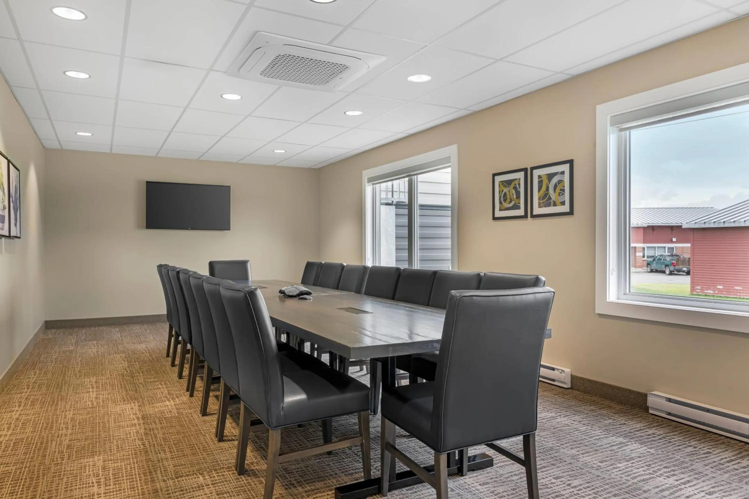 Meeting/conference room in Amsterdam Inn & Suites, an Ascend Collection Hotel