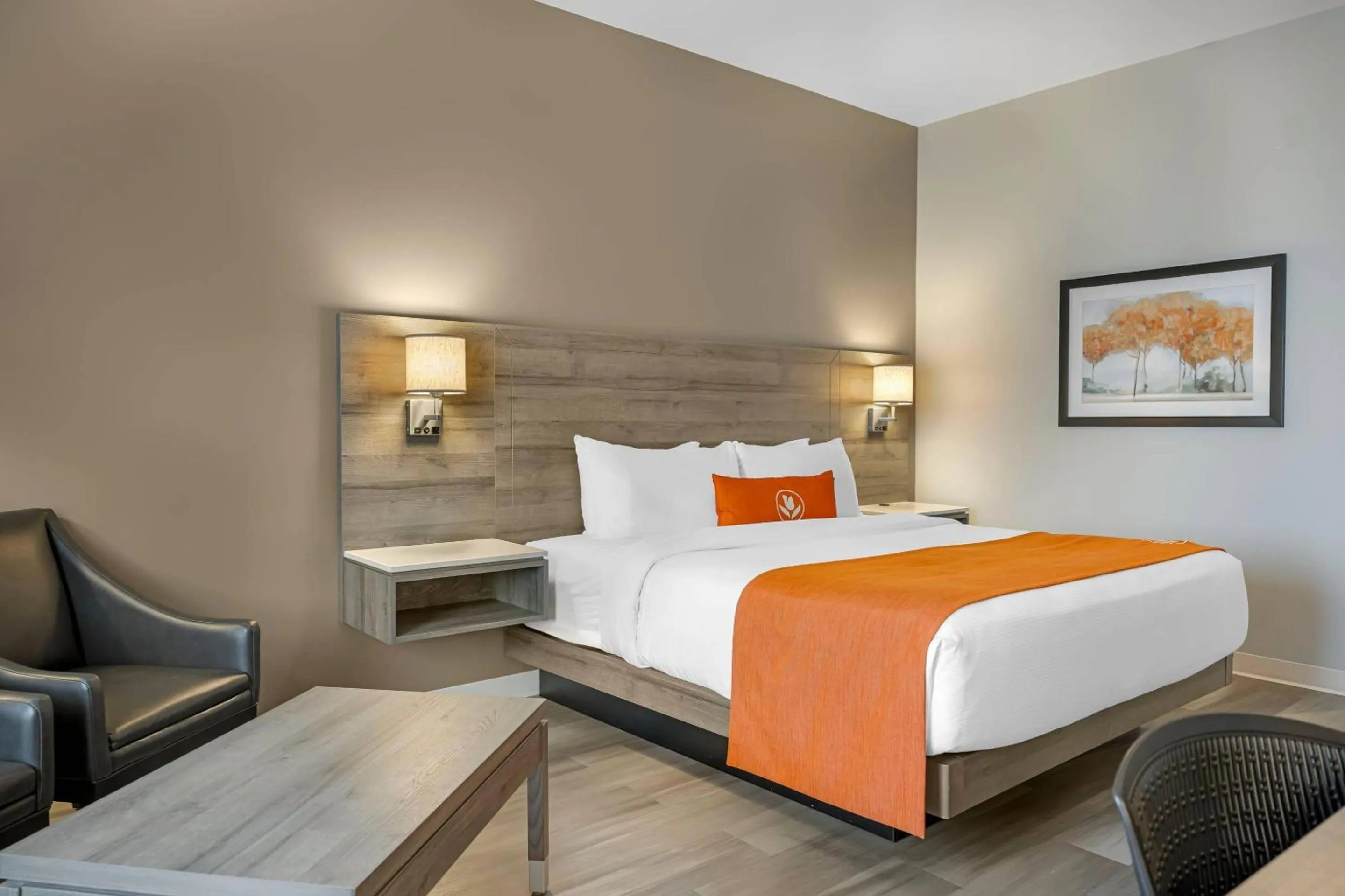 Bedroom, Bed in Amsterdam Inn & Suites, an Ascend Collection Hotel