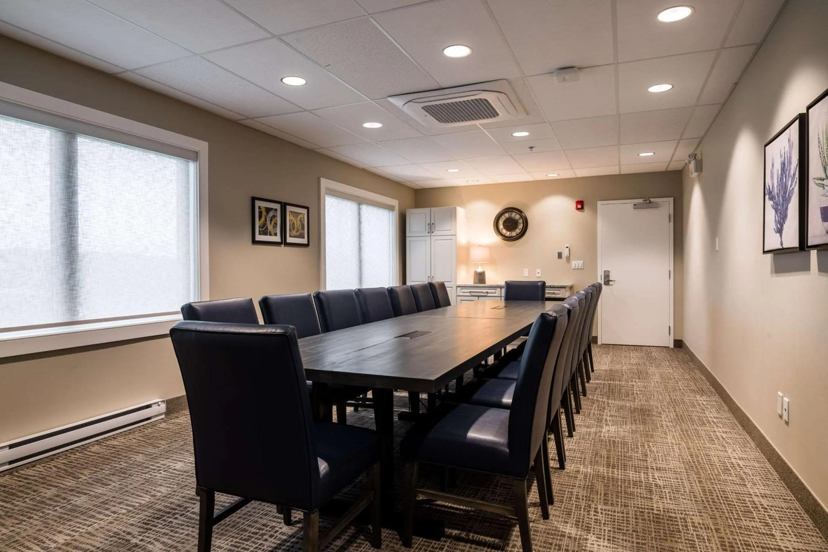 Meeting/conference room in Amsterdam Inn & Suites, an Ascend Collection Hotel