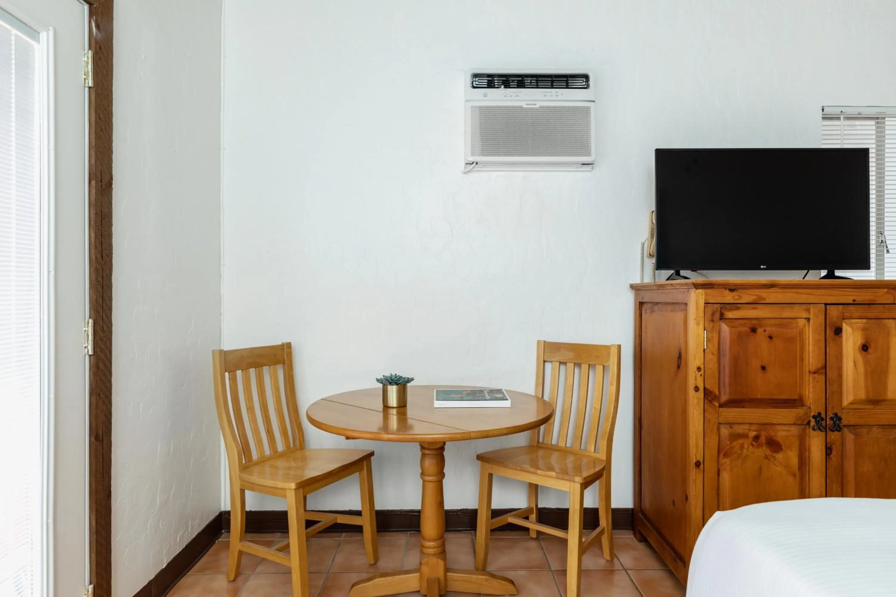 TV and multimedia in Float Palm Springs - Adults Only