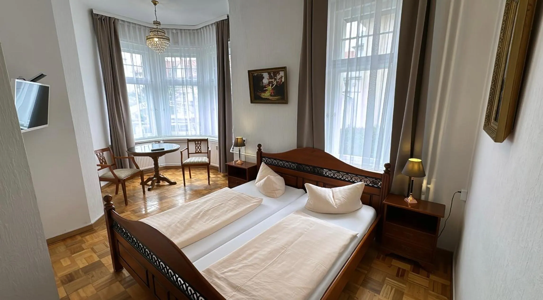 Bed in Hotel Zu den Linden