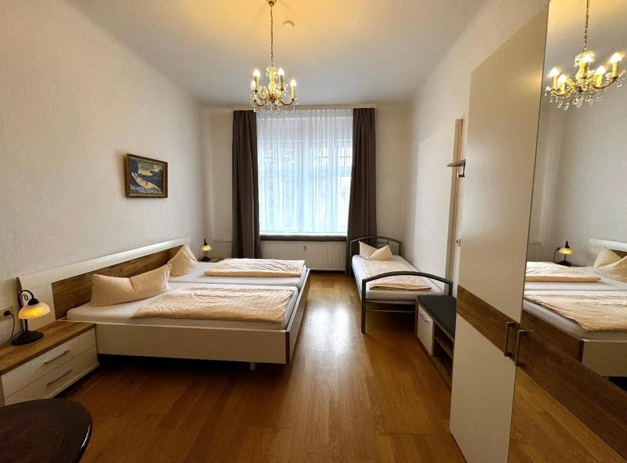 Bed in Hotel Zu den Linden