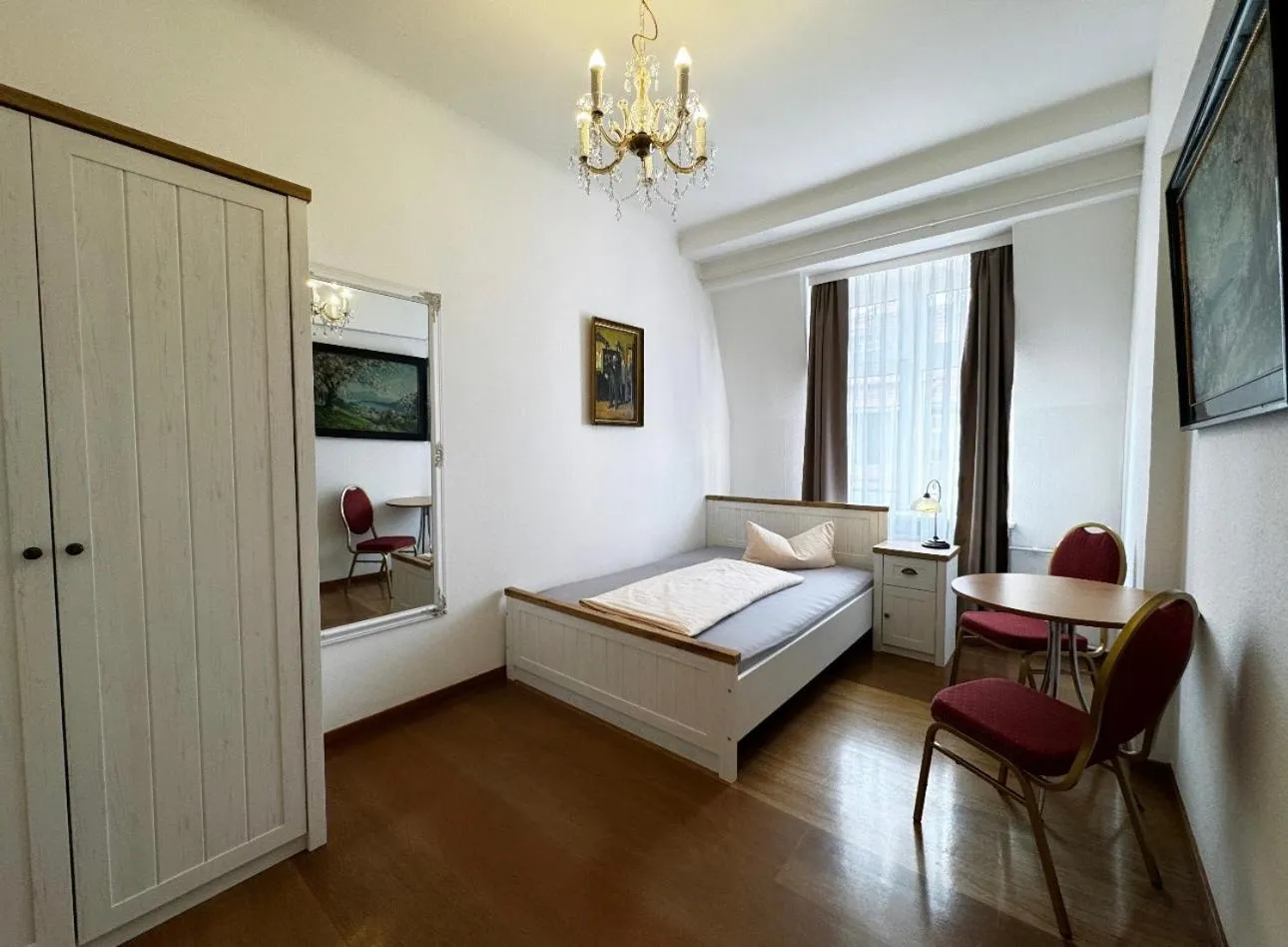 Bed in Hotel Zu den Linden