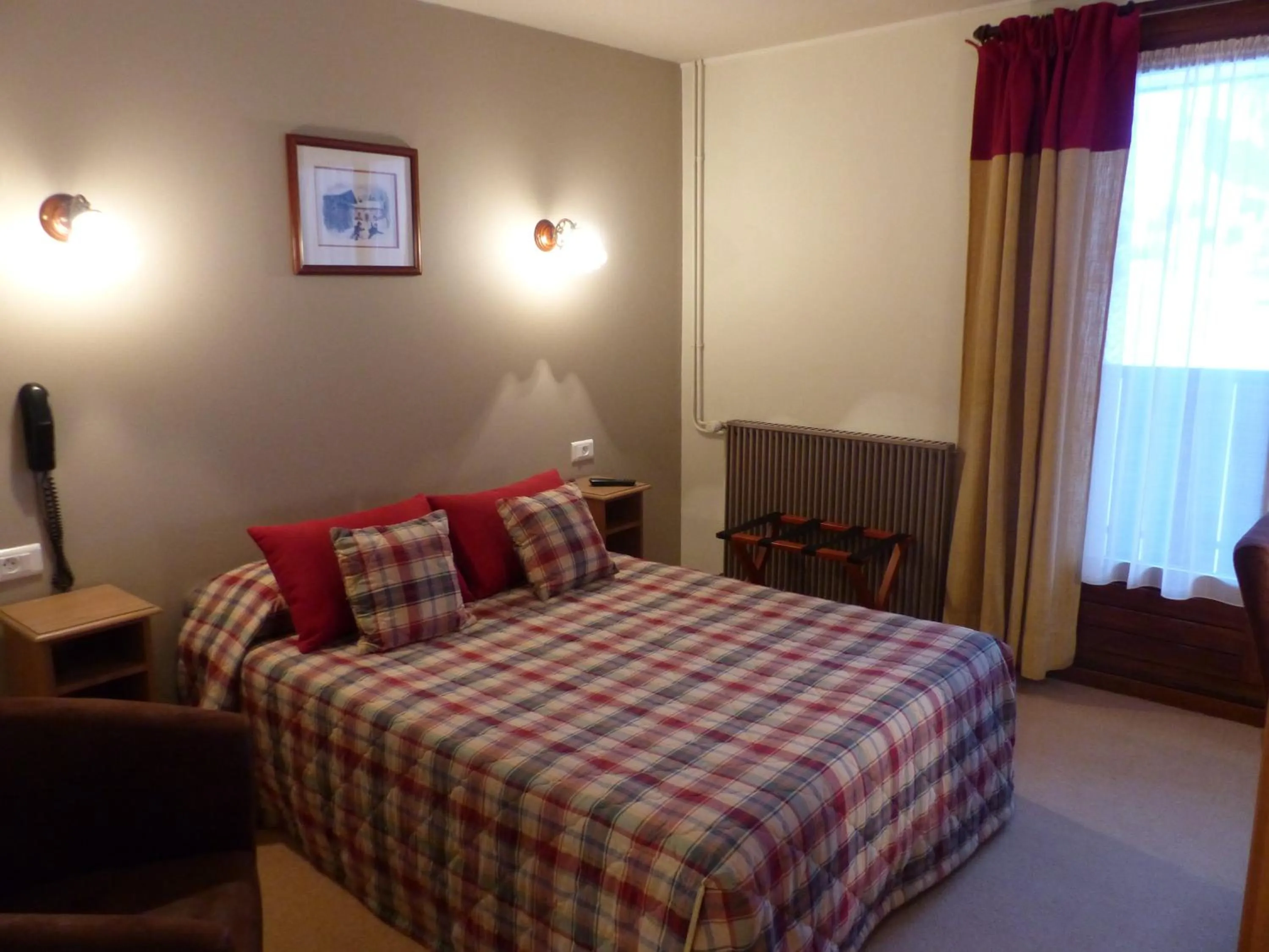 Photo of the whole room, Bed in Hôtel Bellachat