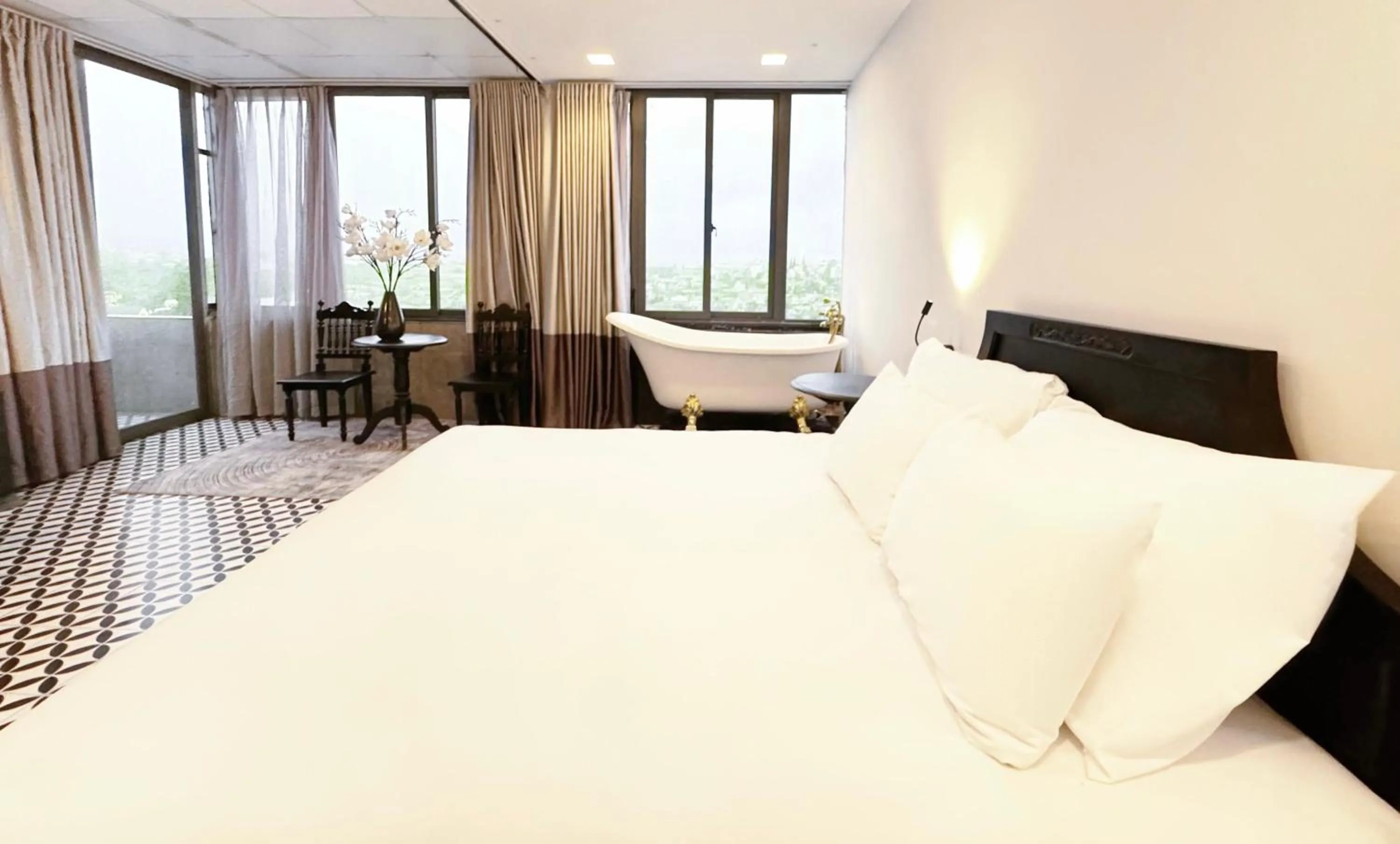 Bed in TTR Skypool View Hotel